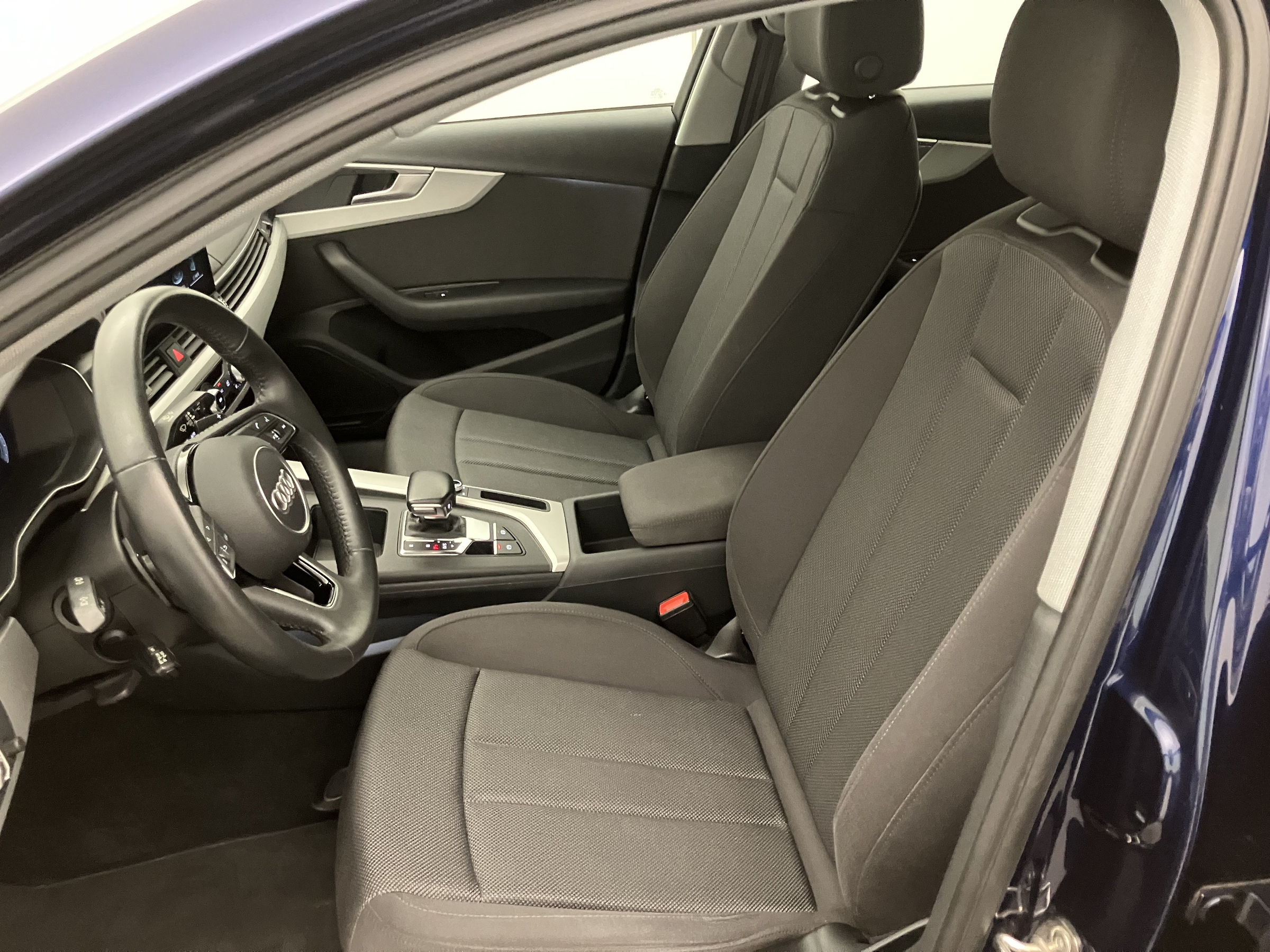 Audi A4 40 2.0 TFSI advanced | Bild 12 von 26