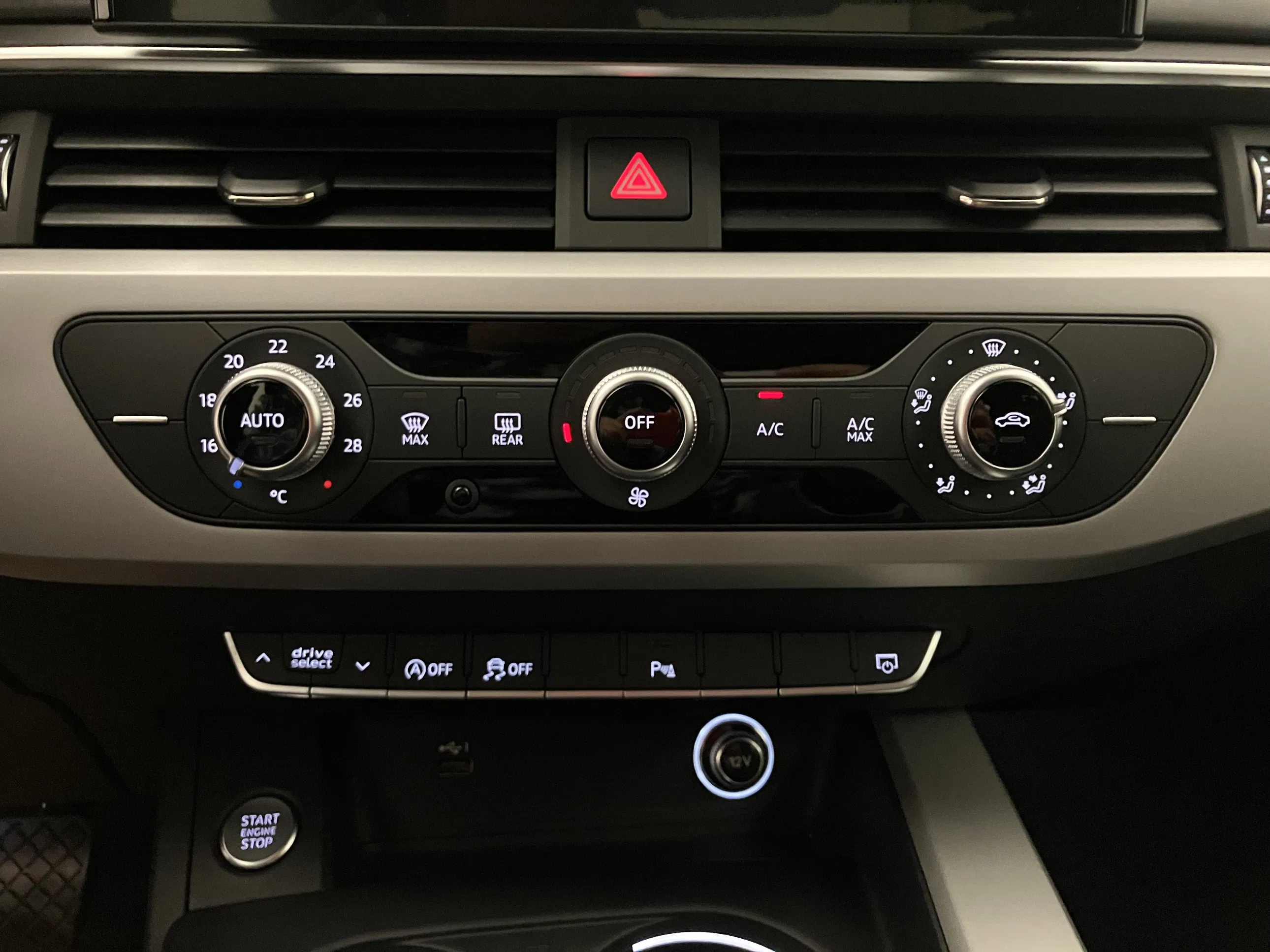 Audi A4 40 2.0 TFSI advanced | Bild 23 von 26