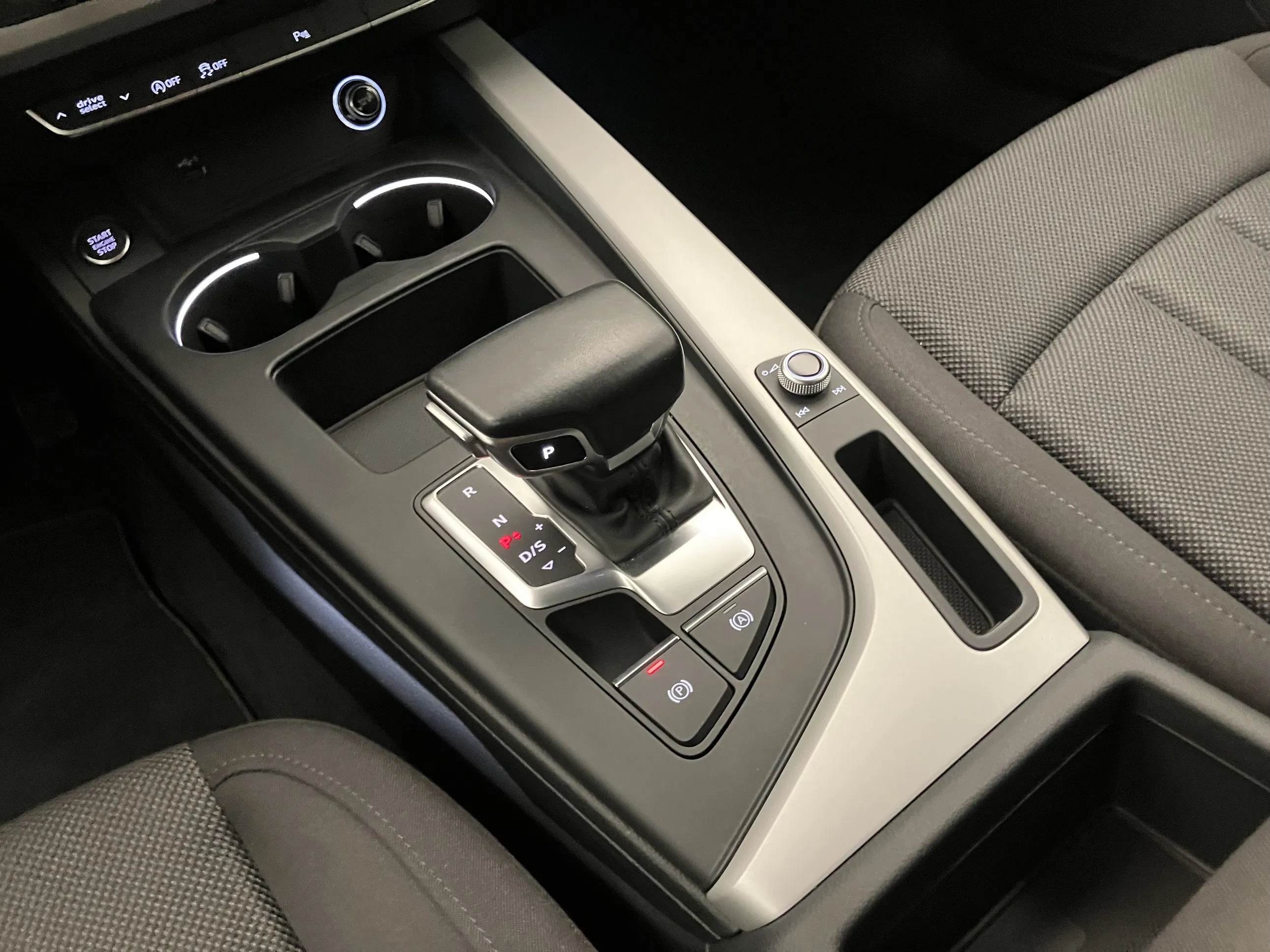 Audi A4 40 2.0 TFSI advanced | Bild 24 von 26