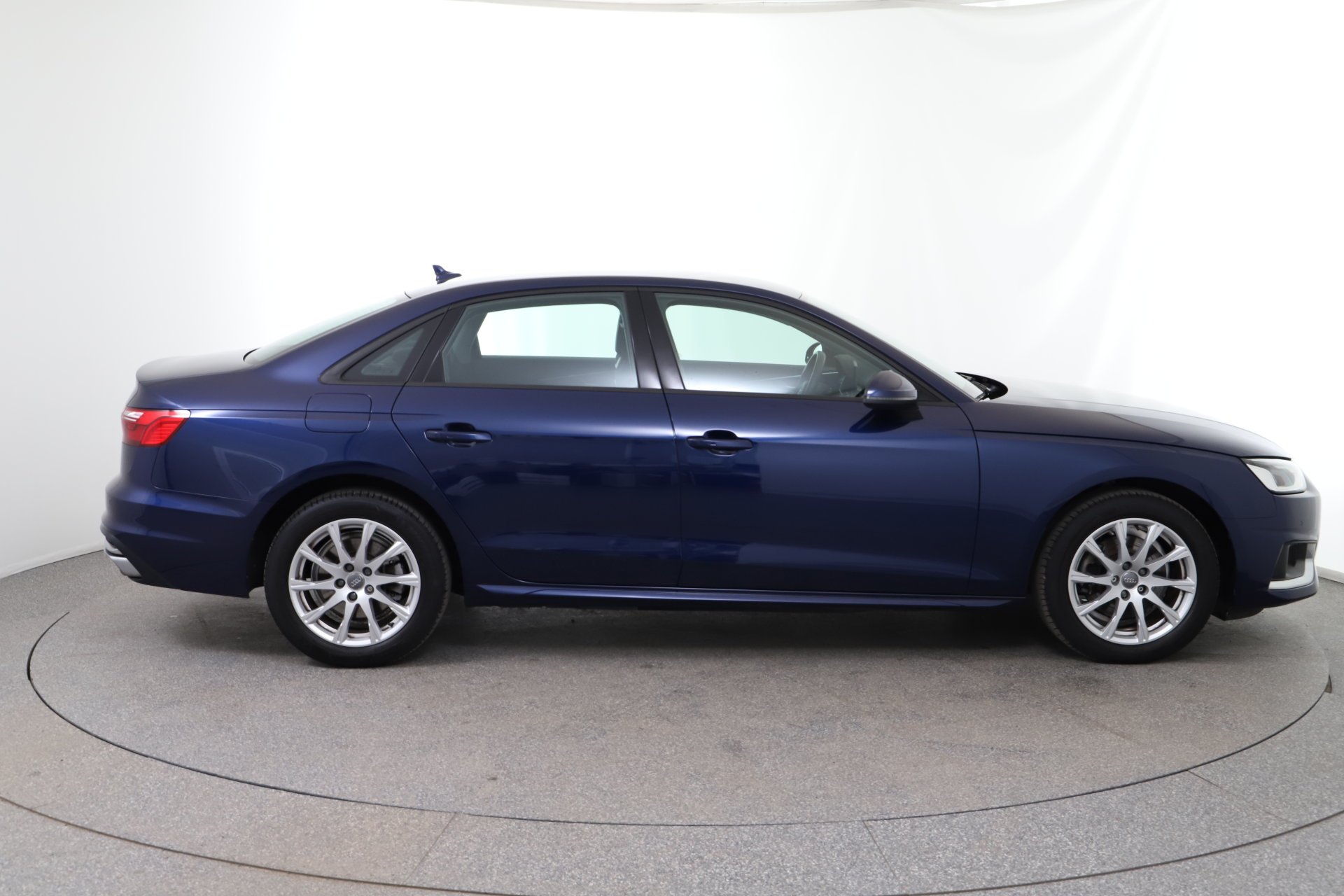 Audi A4 40 2.0 TFSI advanced | Bild 7 von 26