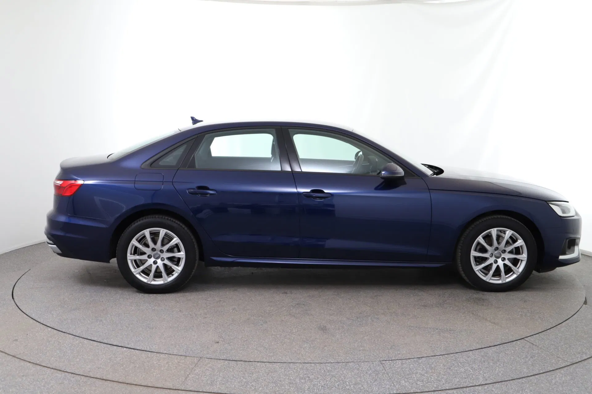 Audi A4 40 2.0 TFSI advanced | Bild 7 von 26