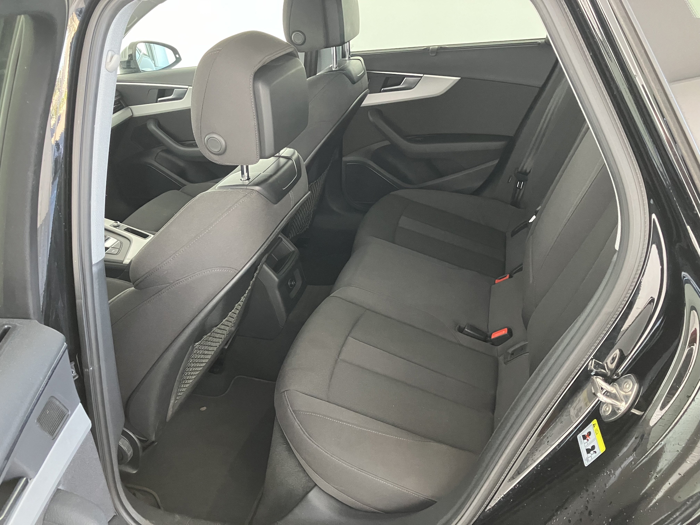 Audi A4 Avant 40 2.0 TDI quattro advanced | Bild 14 von 31