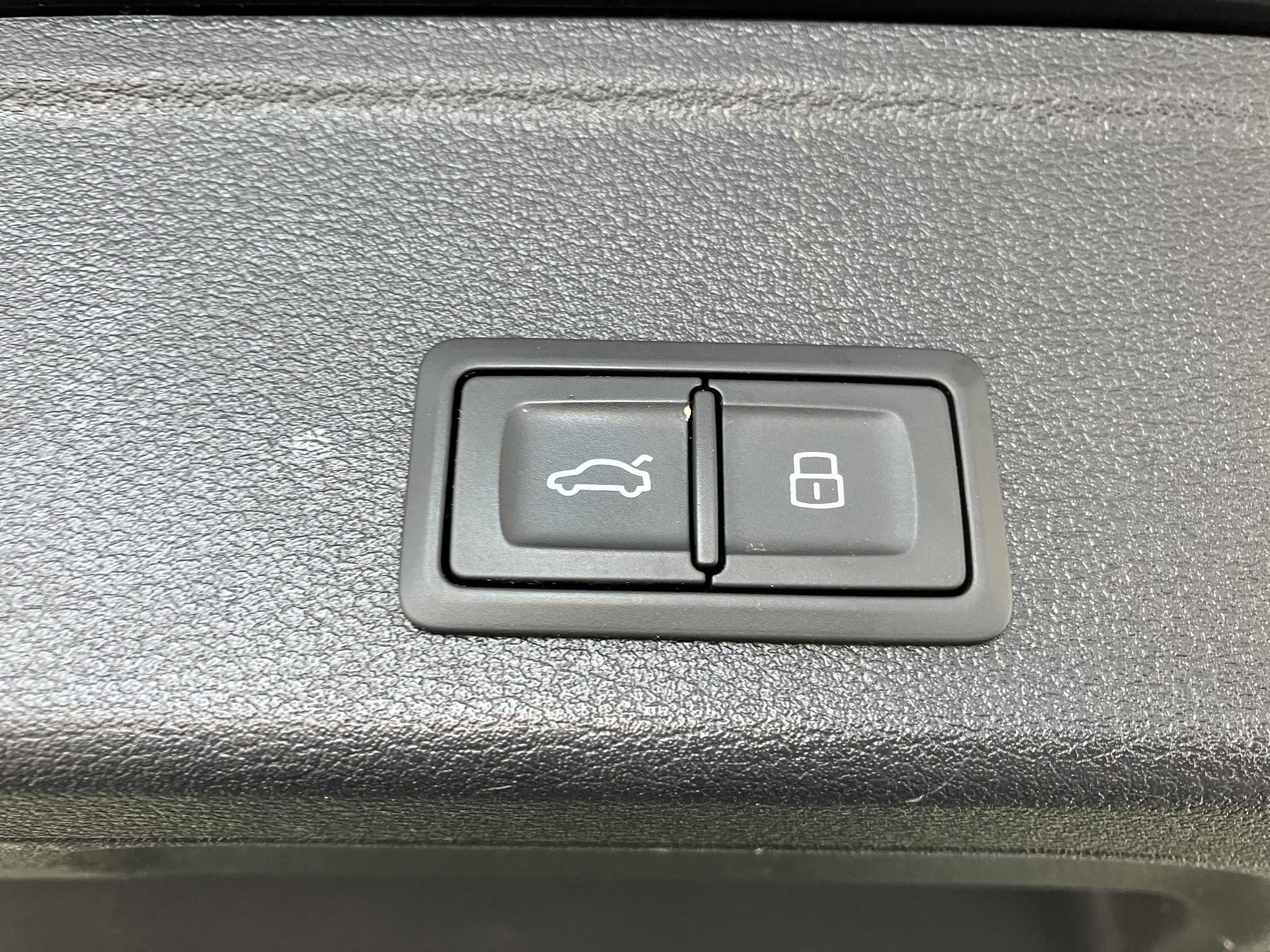 Audi A4 Avant 40 2.0 TDI quattro advanced | Bild 16 von 31