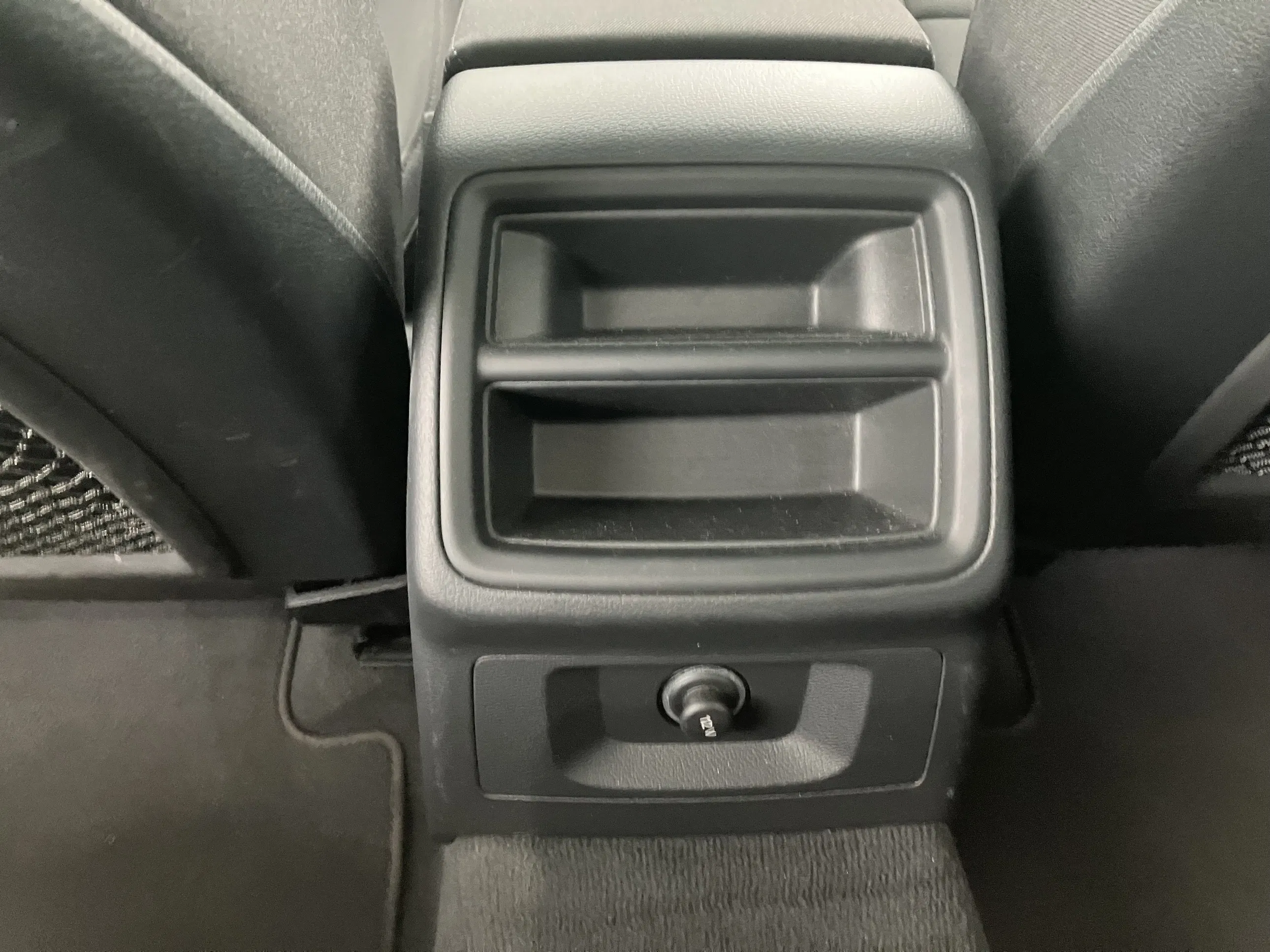 Audi A4 Avant 40 2.0 TDI quattro advanced | Bild 18 von 31