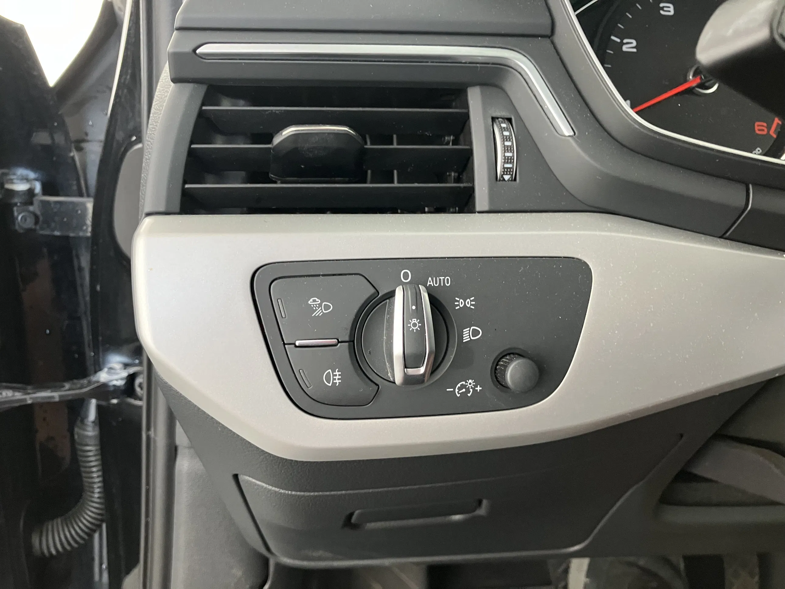 Audi A4 Avant 40 2.0 TDI quattro advanced | Bild 21 von 31