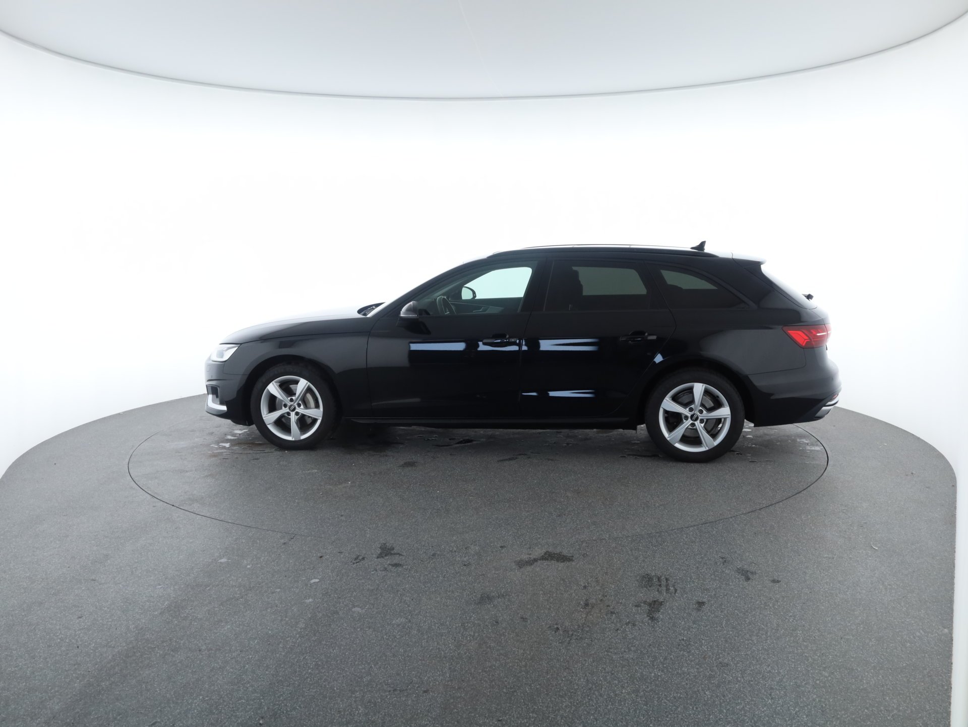 Audi A4 Avant 40 2.0 TDI quattro advanced | Bild 26 von 31