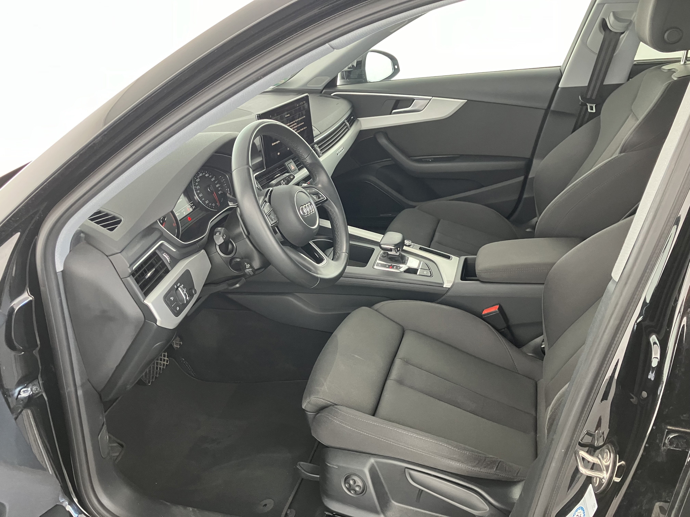 Audi A4 Avant 40 2.0 TDI quattro advanced | Bild 5 von 31