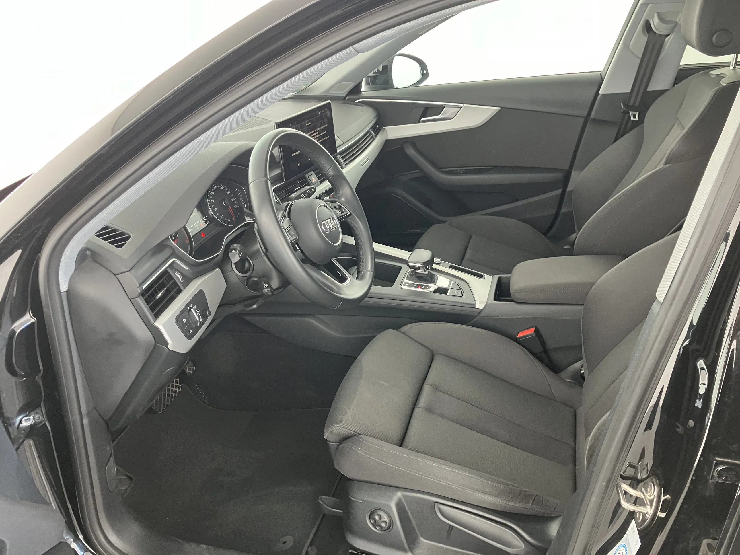 Audi A4 Avant 40 2.0 TDI quattro advanced | Bild 5 von 31