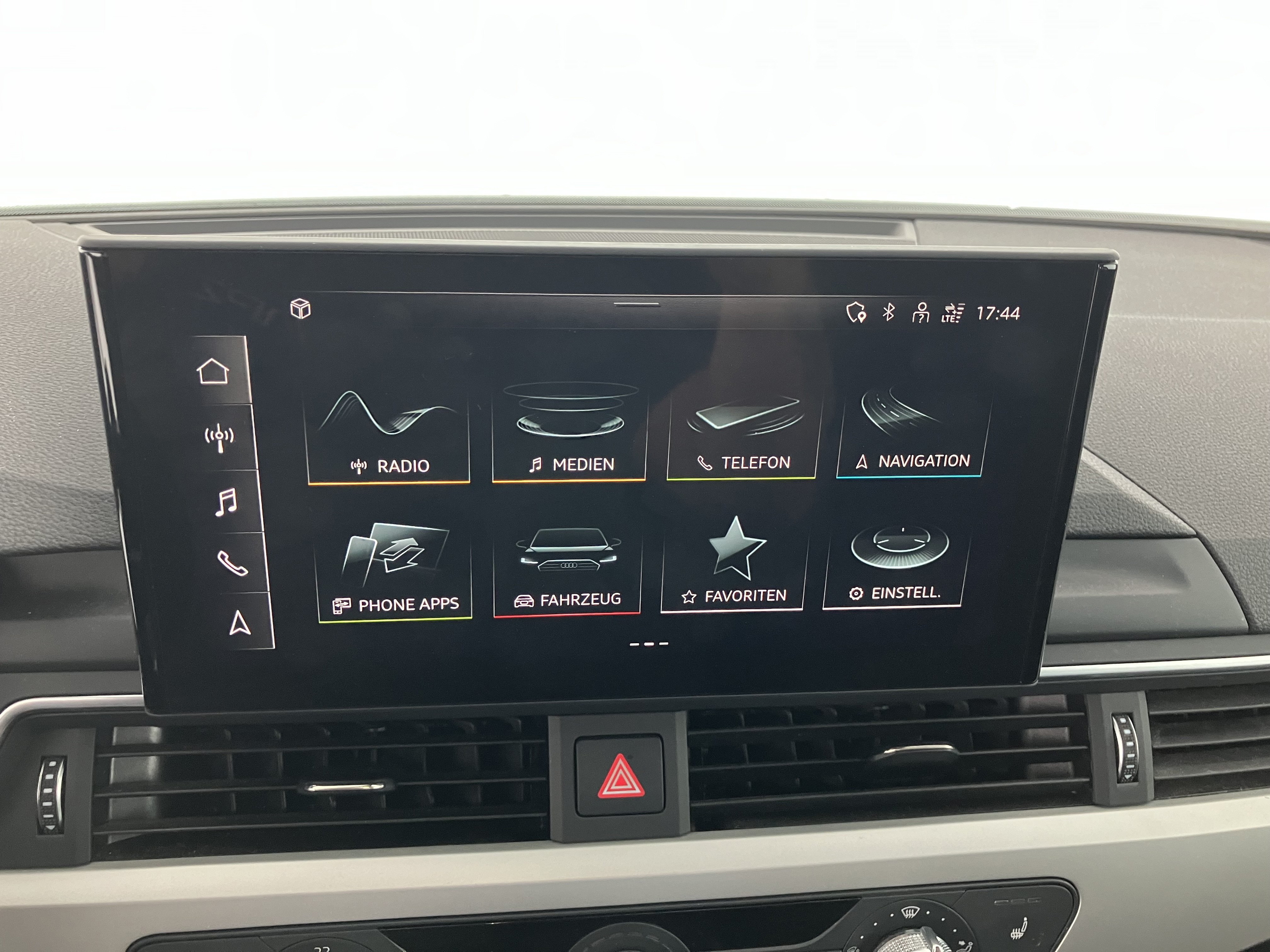 Audi A4 Avant 40 2.0 TDI quattro advanced | Bild 7 von 31