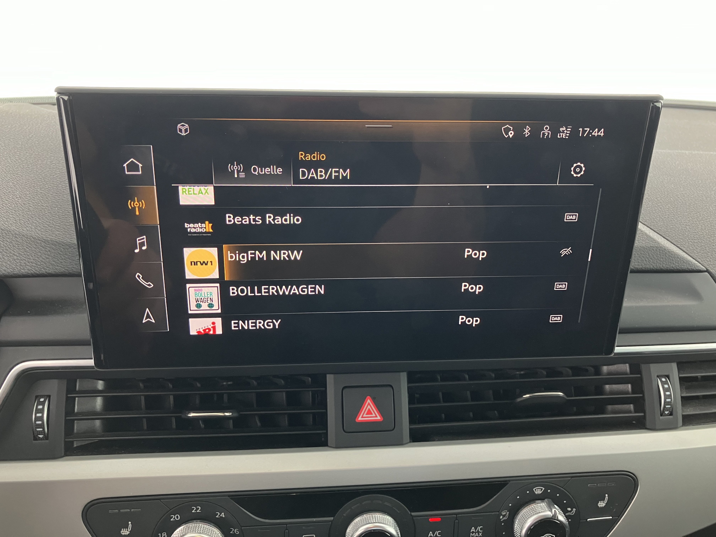 Audi A4 Avant 40 2.0 TDI quattro advanced | Bild 9 von 31