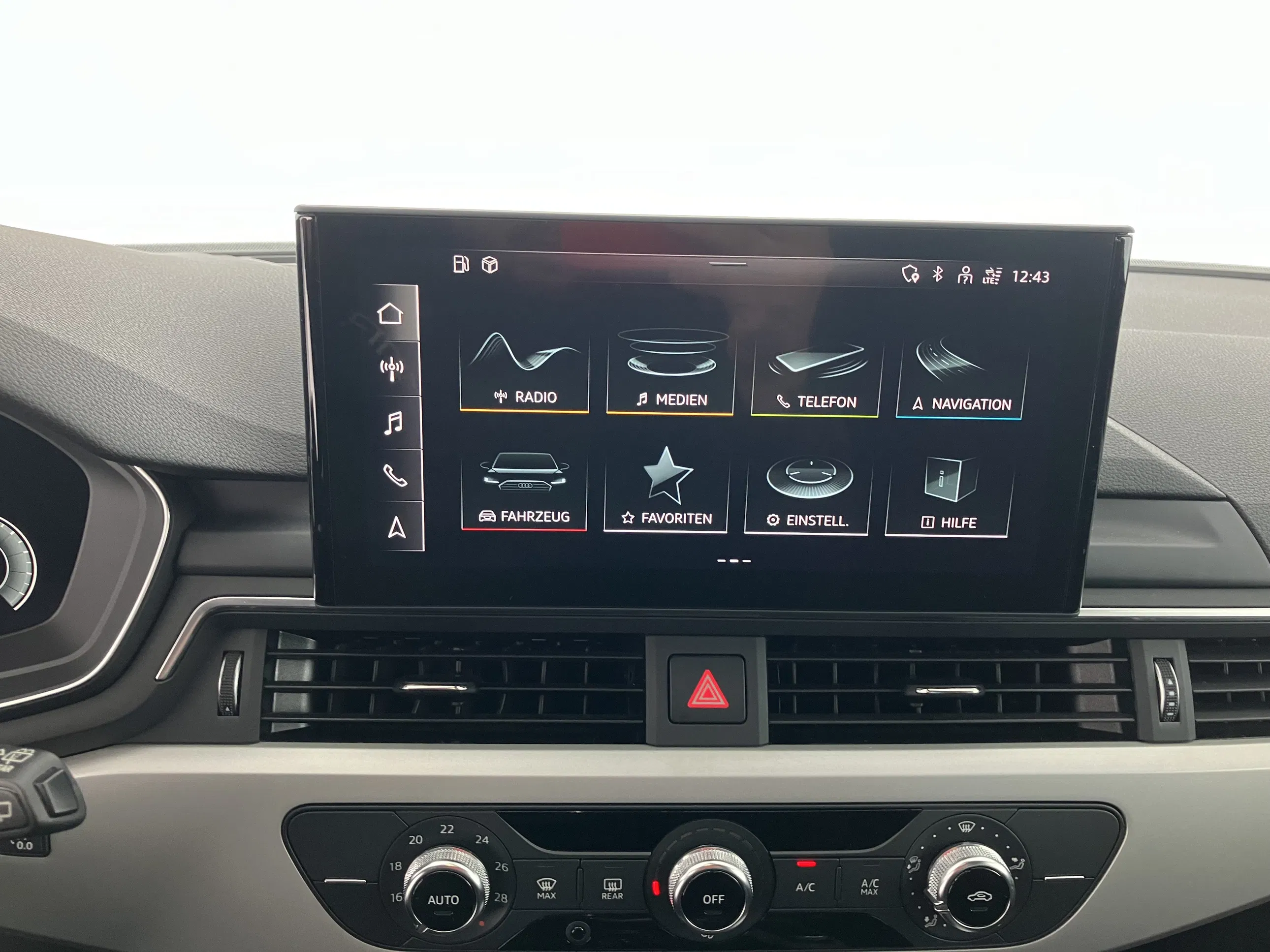 Audi A4 Avant 40 TFSI S line | Bild 13 von 31