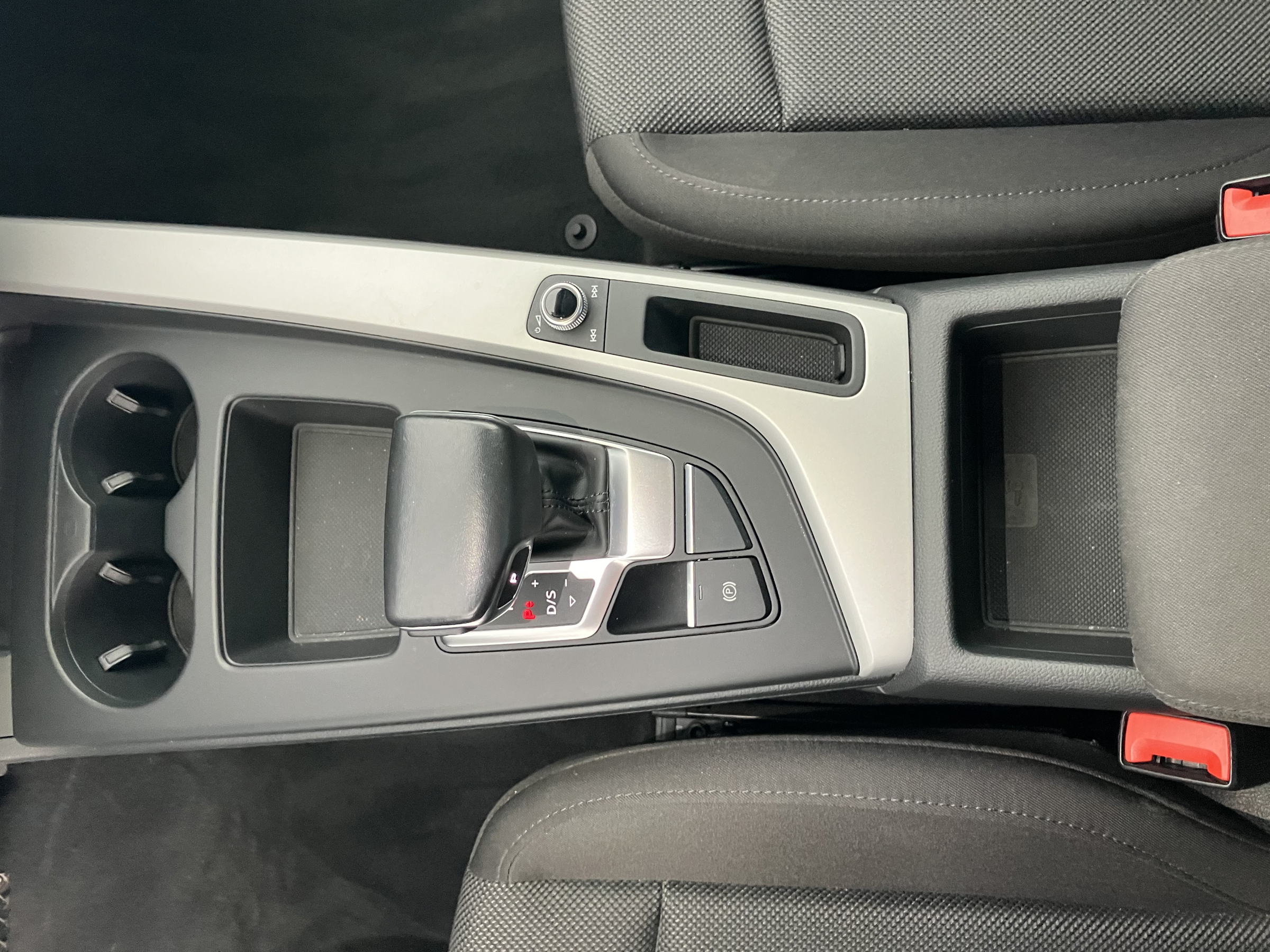 Audi A4 Avant 40 TFSI S line | Bild 15 von 31