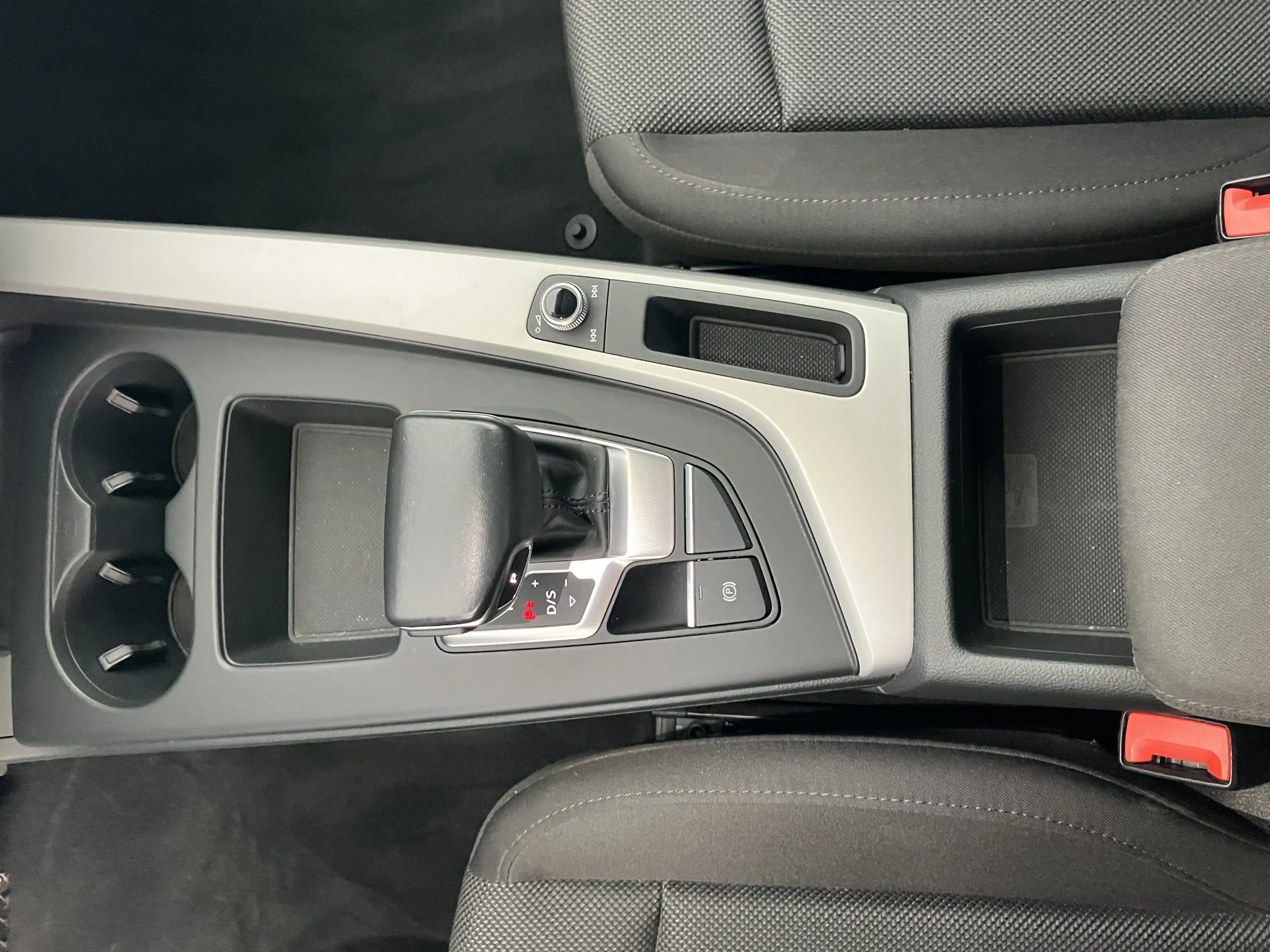 Audi A4 Avant 40 TFSI S line | Bild 15 von 31