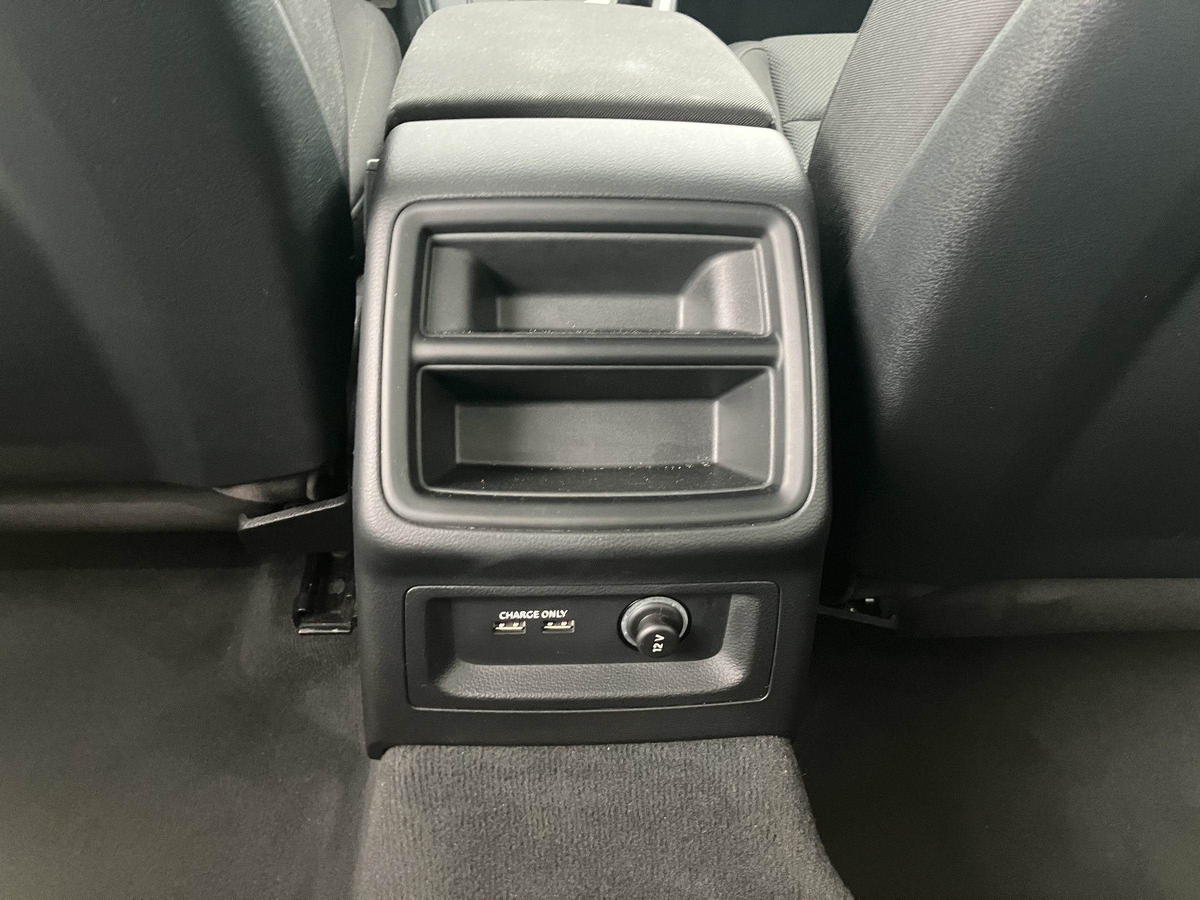 Audi A4 Avant 40 TFSI S line | Bild 24 von 31