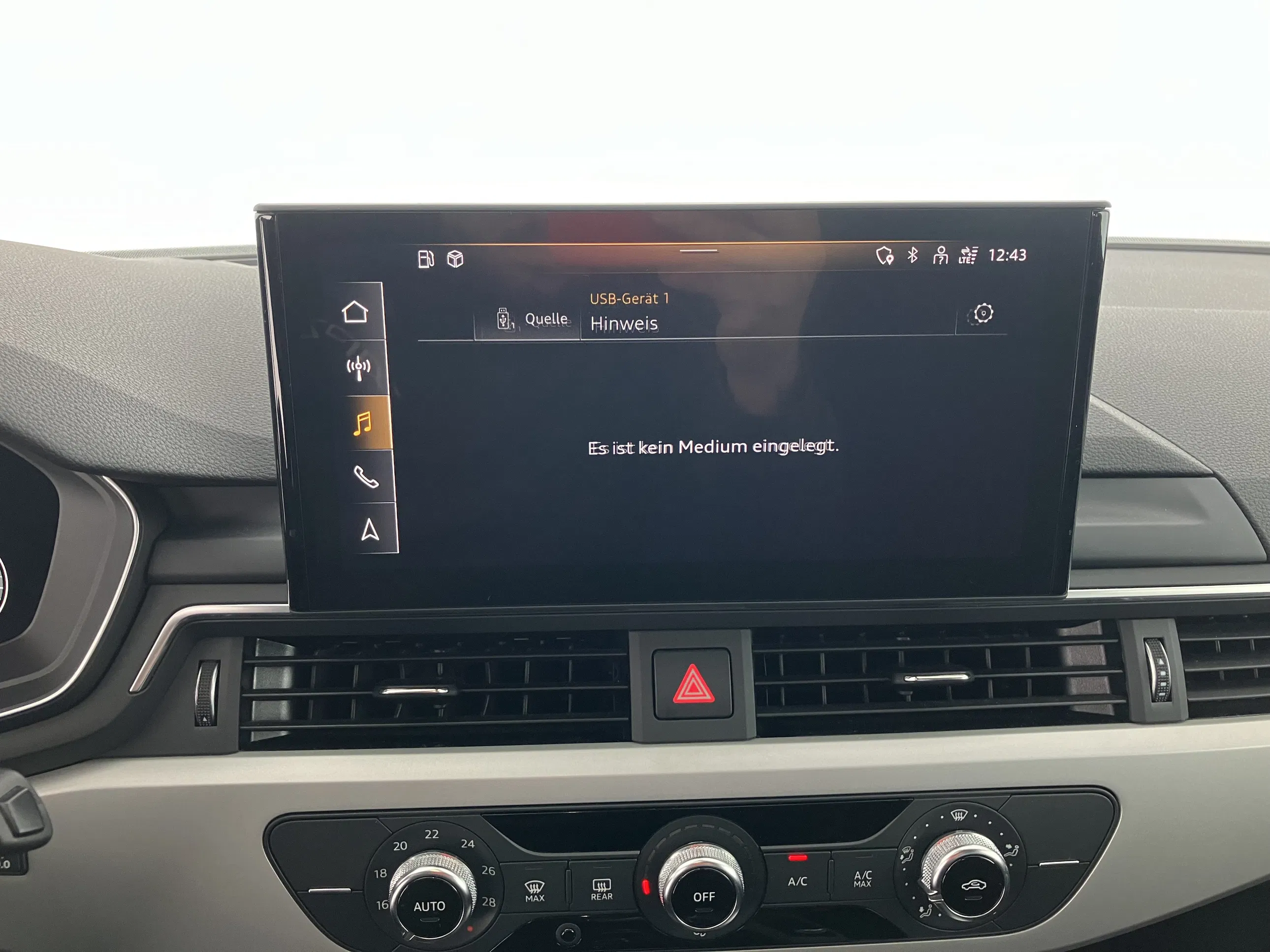 Audi A4 Avant 40 TFSI S line | Bild 10 von 31