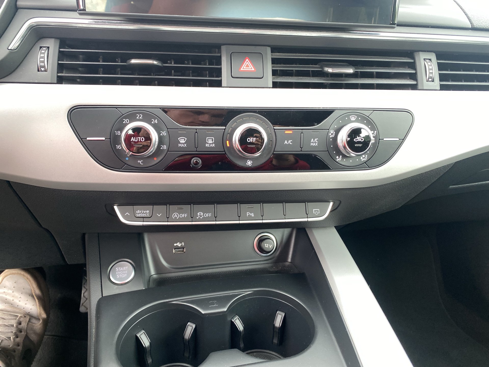 Audi A4 Avant 30 2.0 TDI advanced | Bild 19 von 26