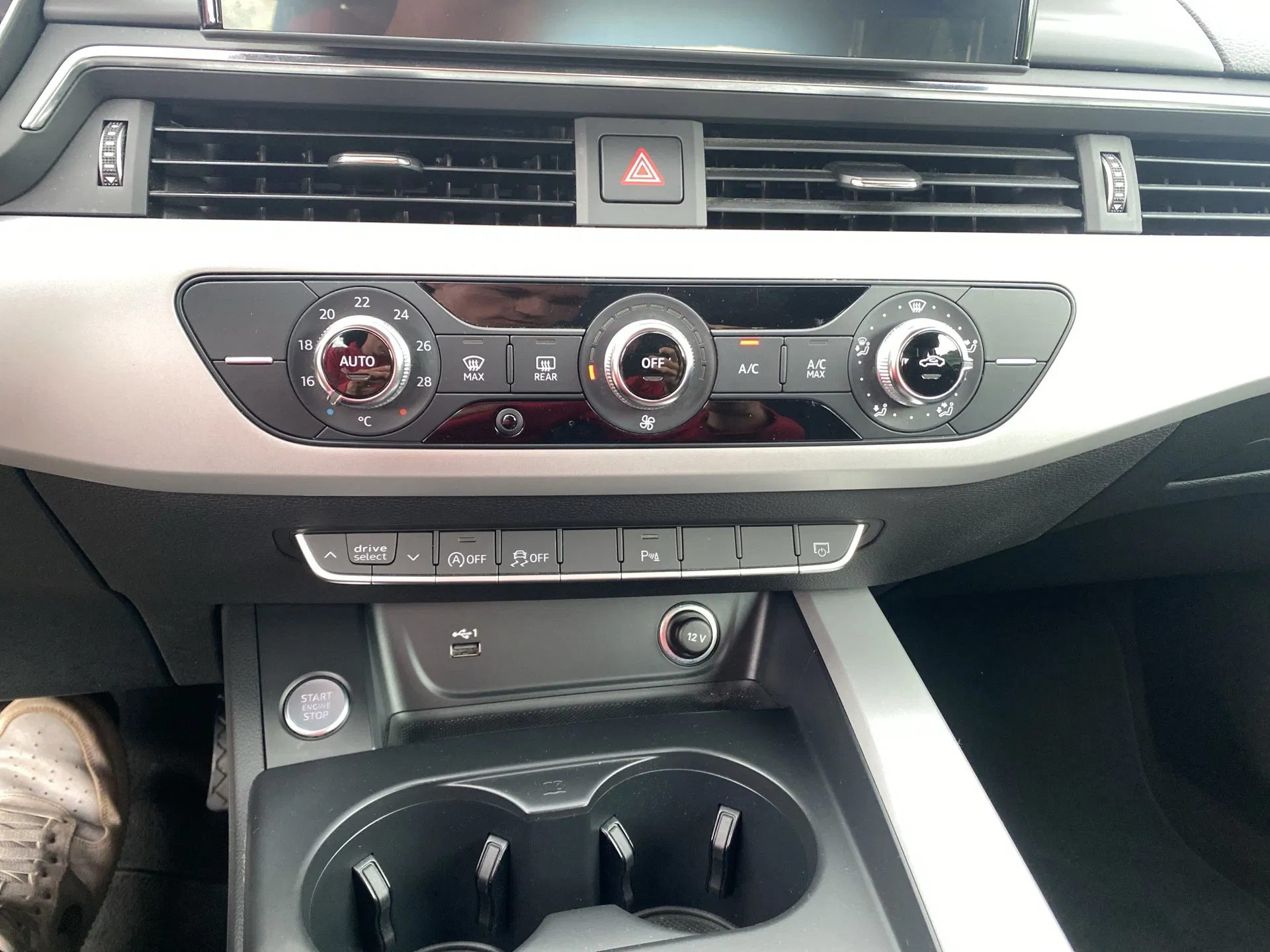 Audi A4 Avant 30 2.0 TDI advanced | Bild 19 von 26