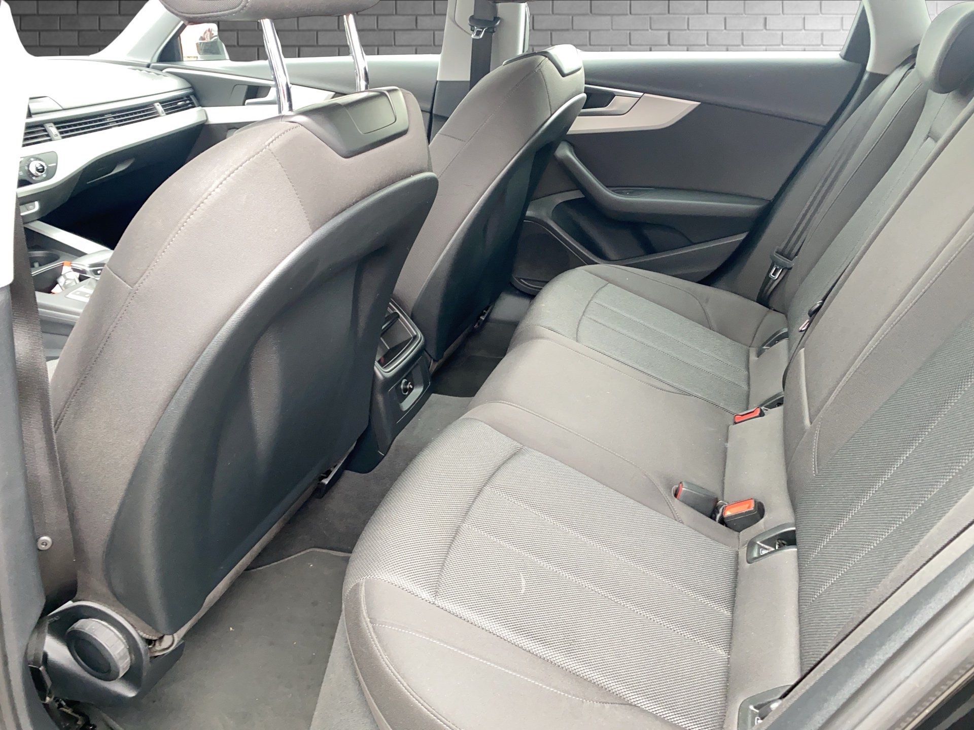 Audi A4 Avant 30 2.0 TDI advanced | Bild 20 von 26