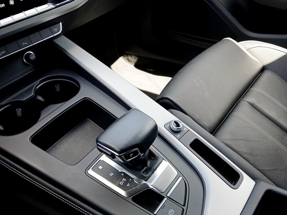 Audi A4 Avant 40 2.0 TFSI quattro S-Line | Bild 21 von 23