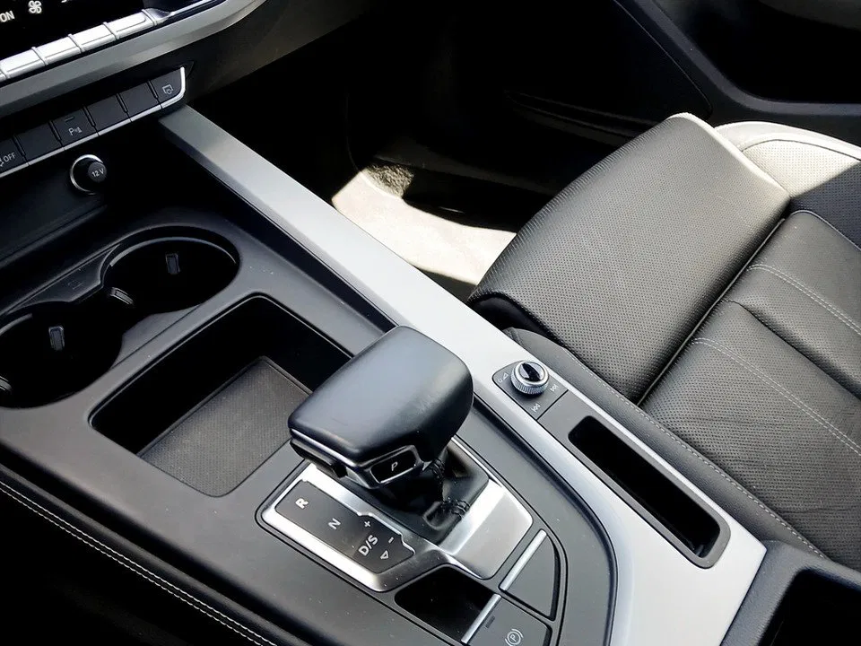 Audi A4 Avant 40 2.0 TFSI quattro S-Line | Bild 21 von 23