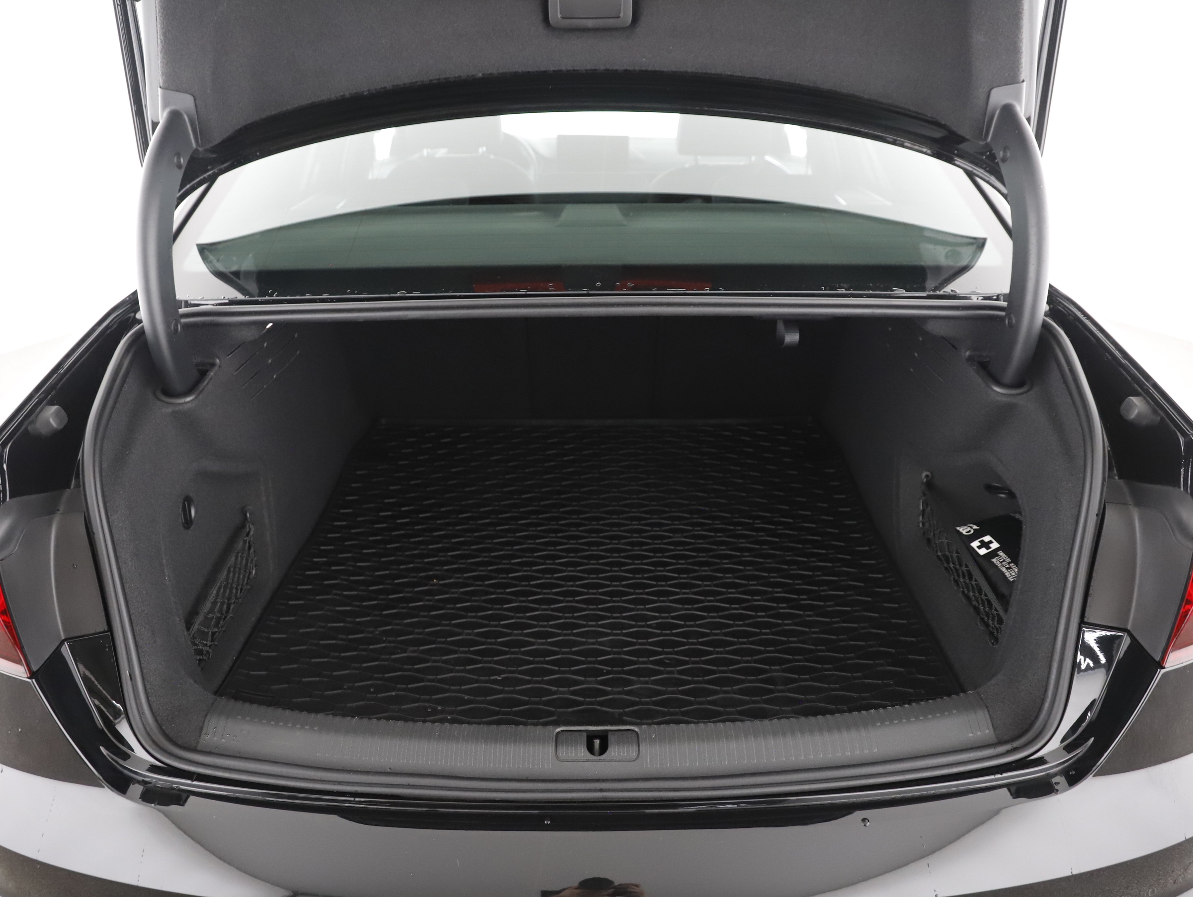 Audi A4 40 2.0 TDI quattro advanced | Bild 11 von 31