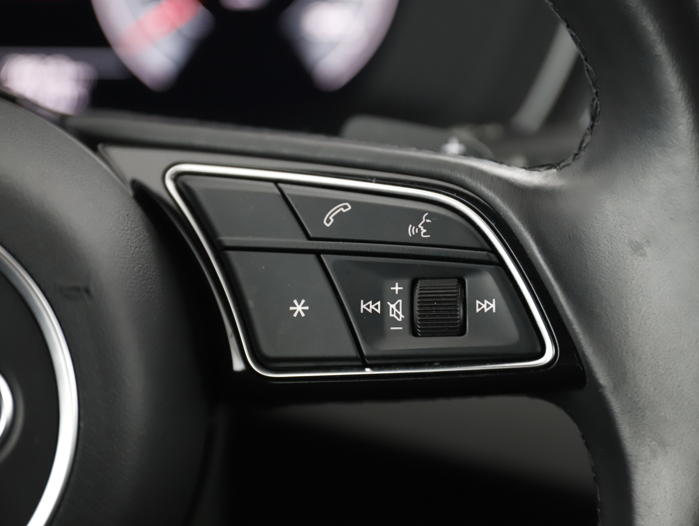 Audi A4 40 2.0 TDI quattro advanced | Bild 18 von 31