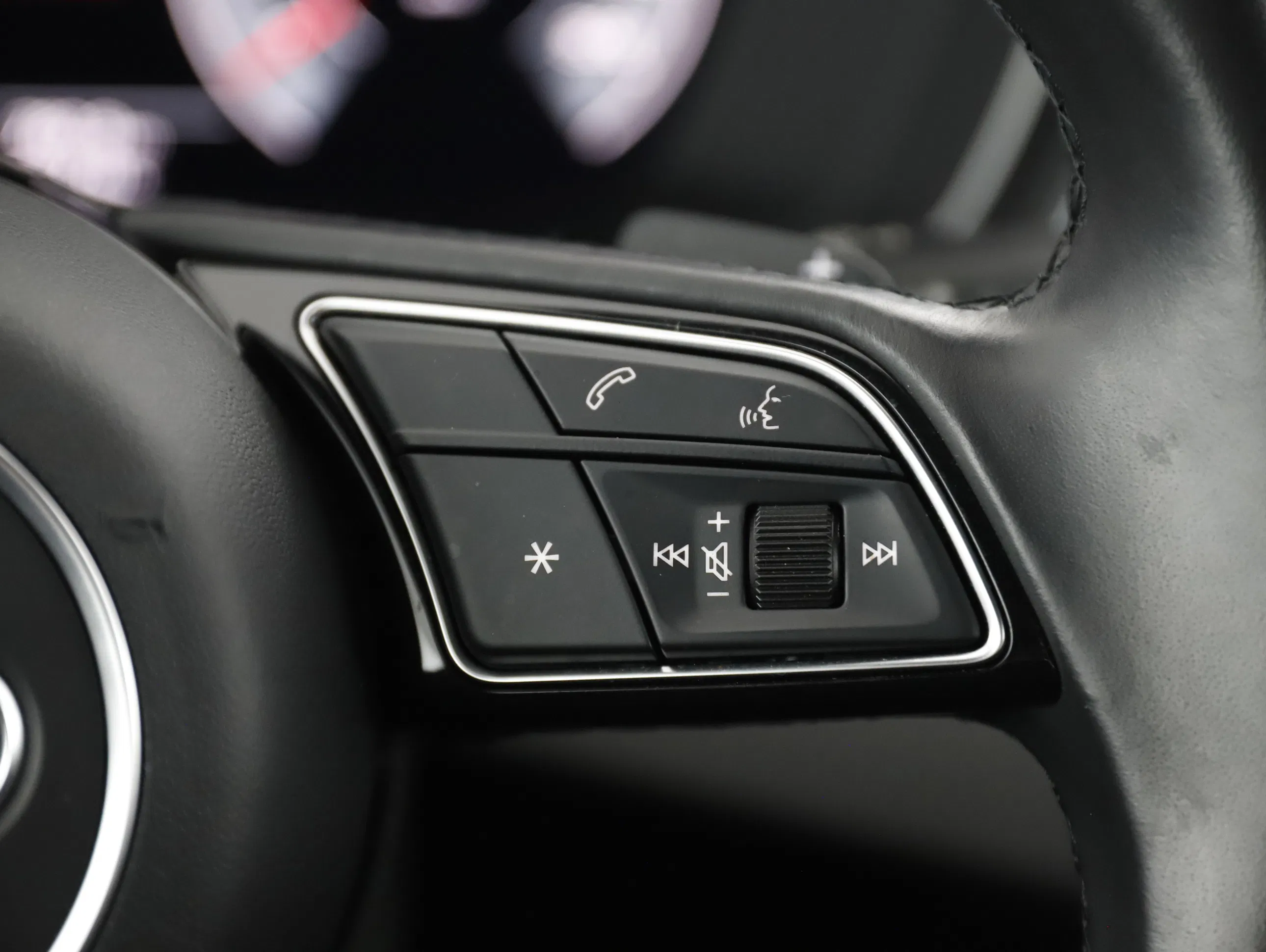 Audi A4 40 2.0 TDI quattro advanced | Bild 18 von 31