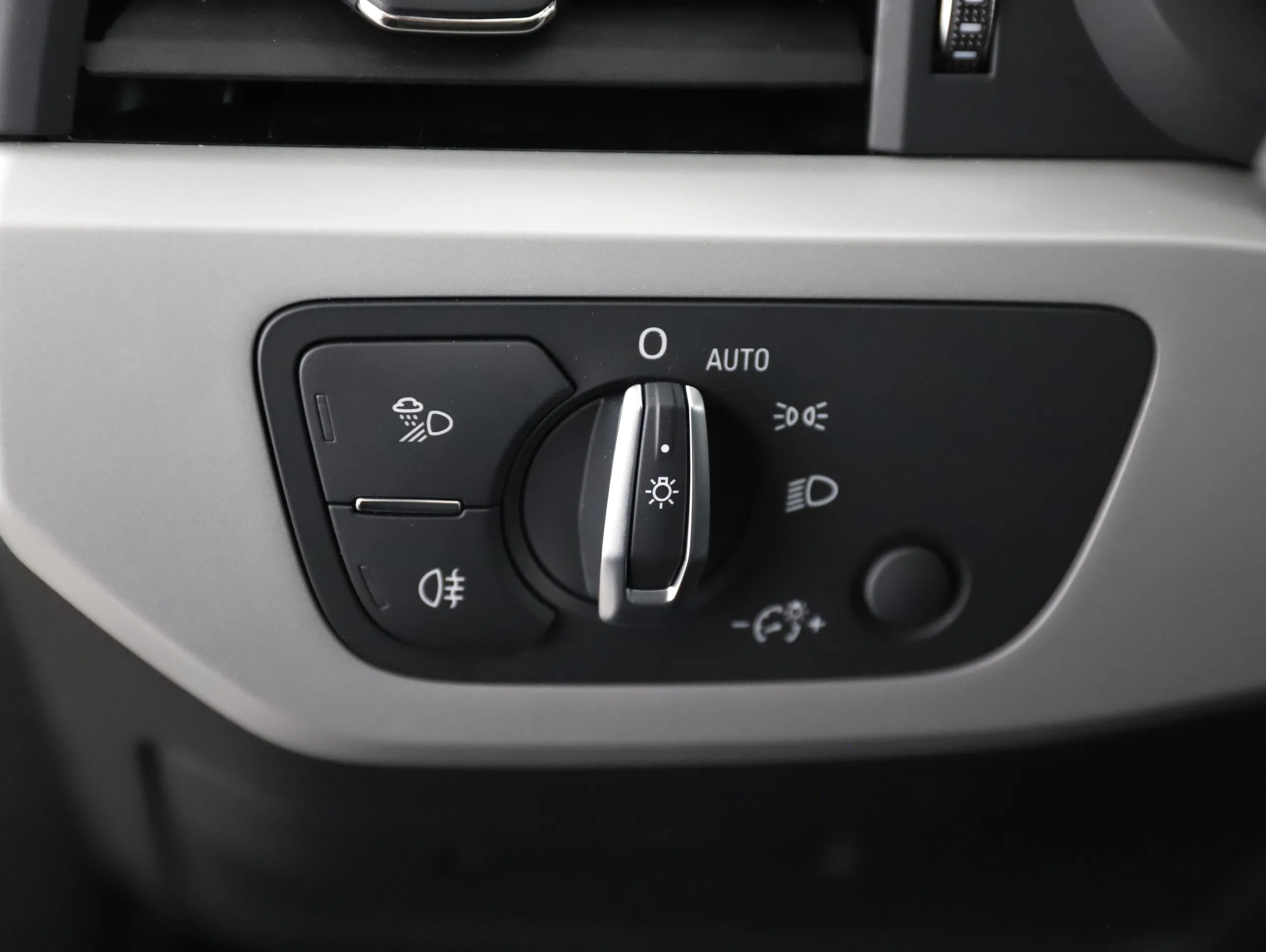 Audi A4 40 2.0 TDI quattro advanced | Bild 21 von 31