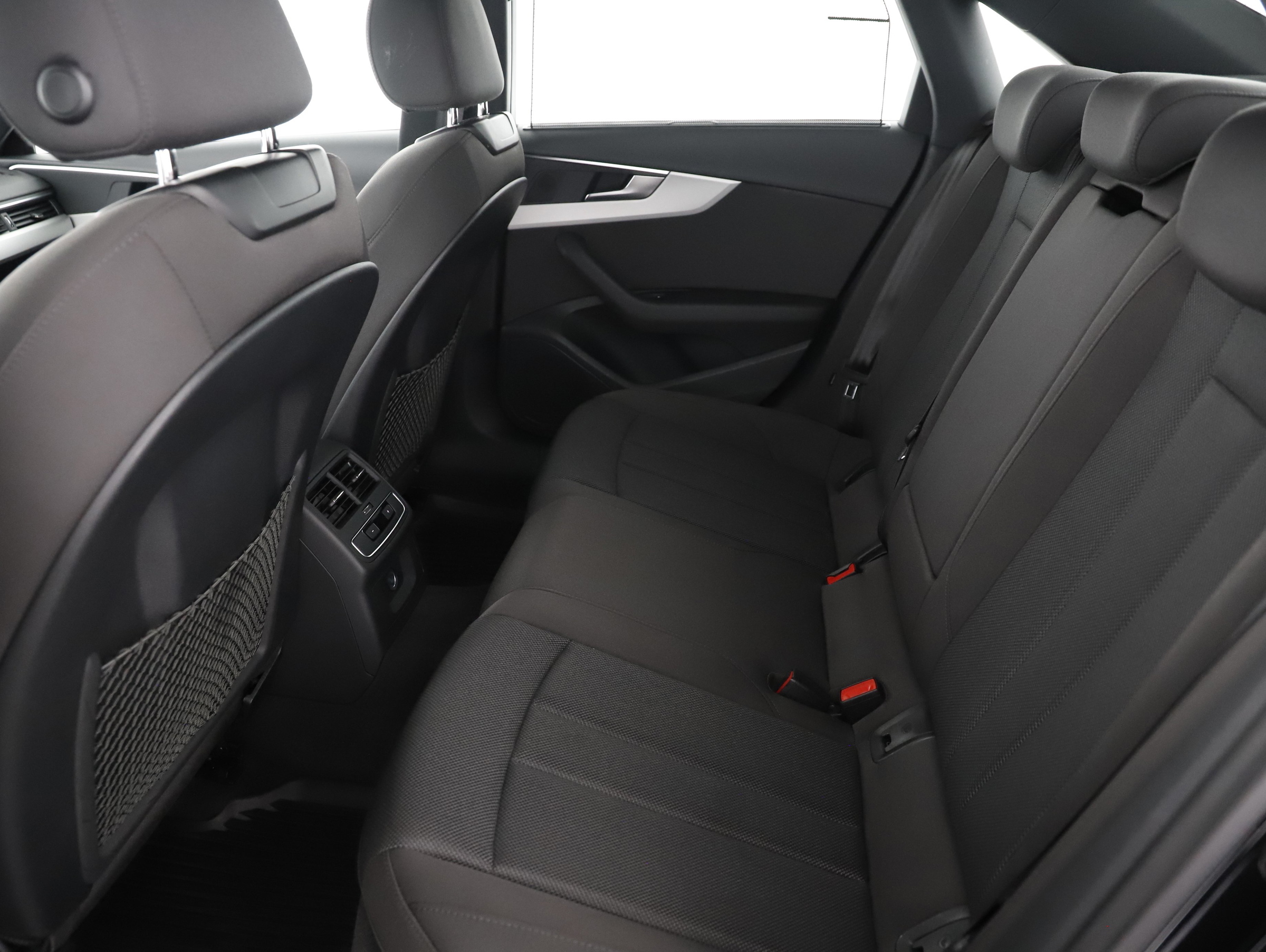 Audi A4 40 2.0 TDI quattro advanced | Bild 10 von 31