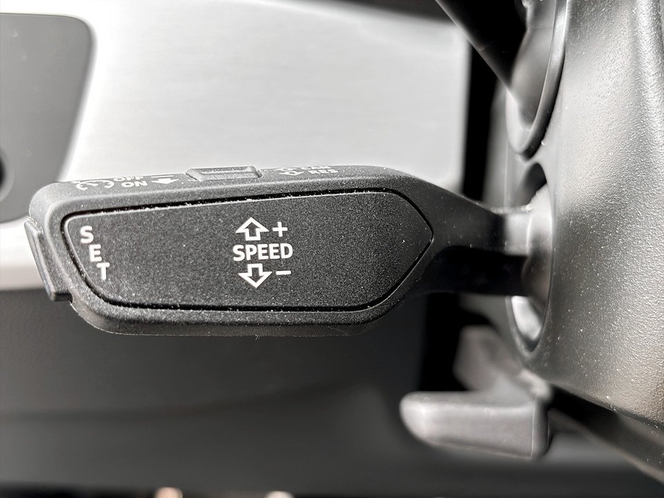 Audi A4 40 2.0 TDI quattro S-Line | Bild 12 von 24