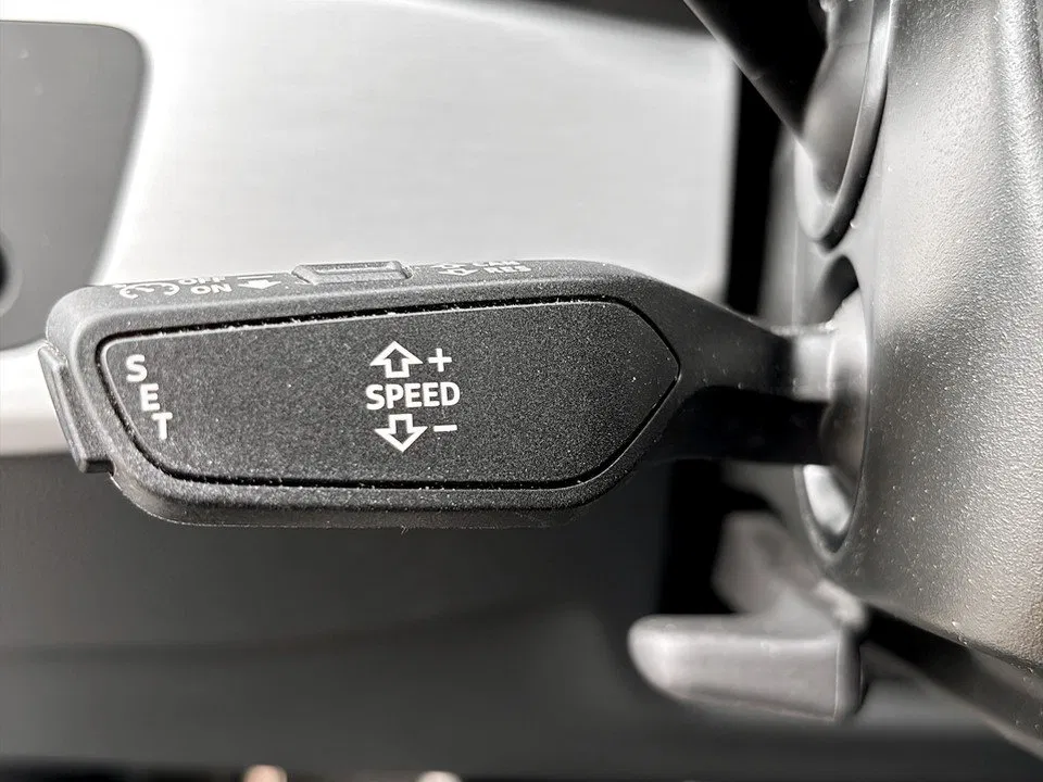 Audi A4 40 2.0 TDI quattro S-Line | Bild 12 von 24