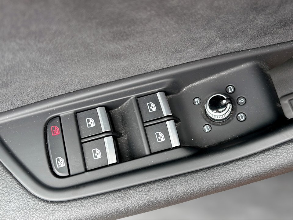 Audi A4 40 2.0 TDI quattro S-Line | Bild 14 von 24