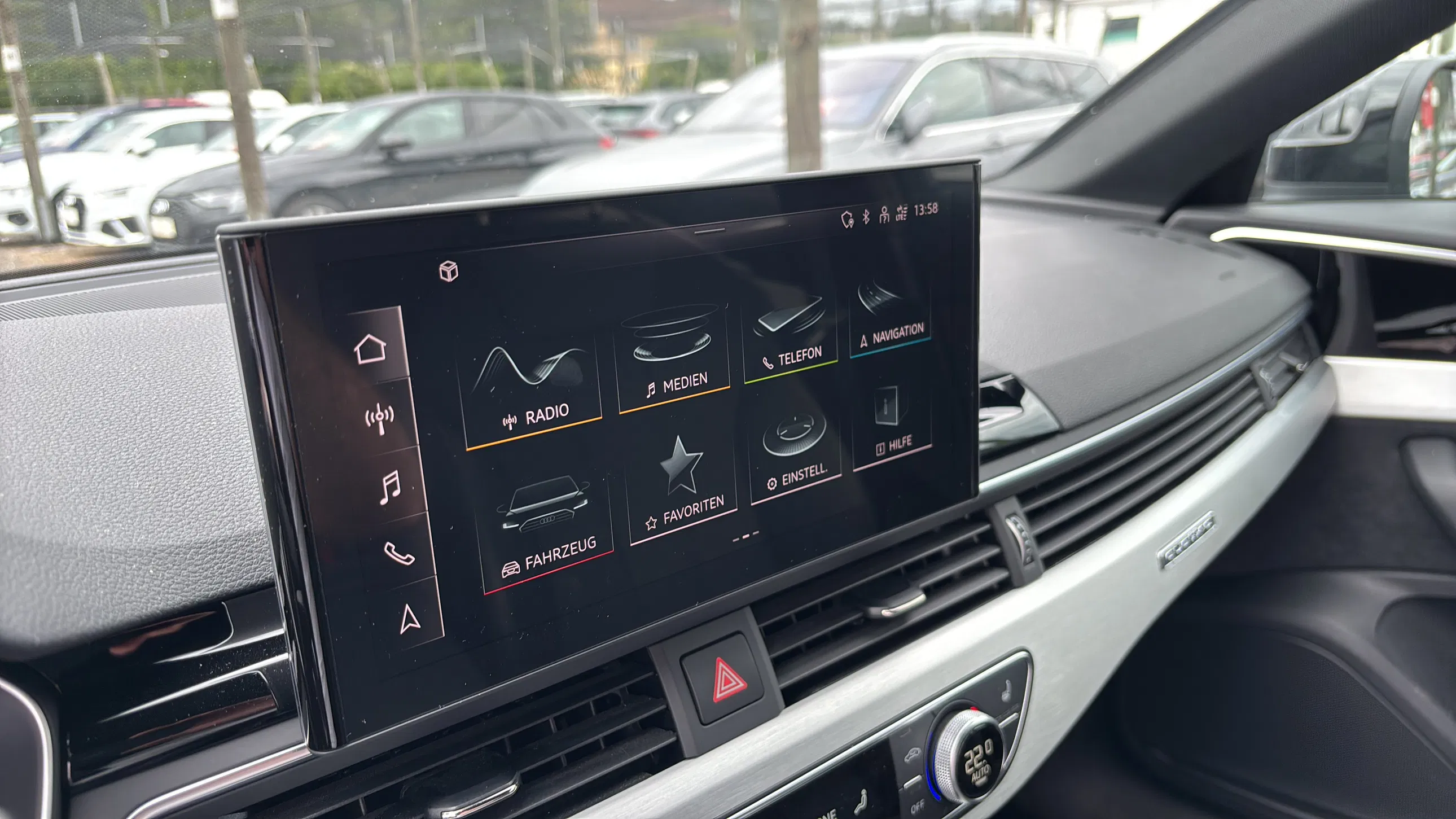 Audi A4 40 2.0 TDI quattro S-Line | Bild 15 von 24
