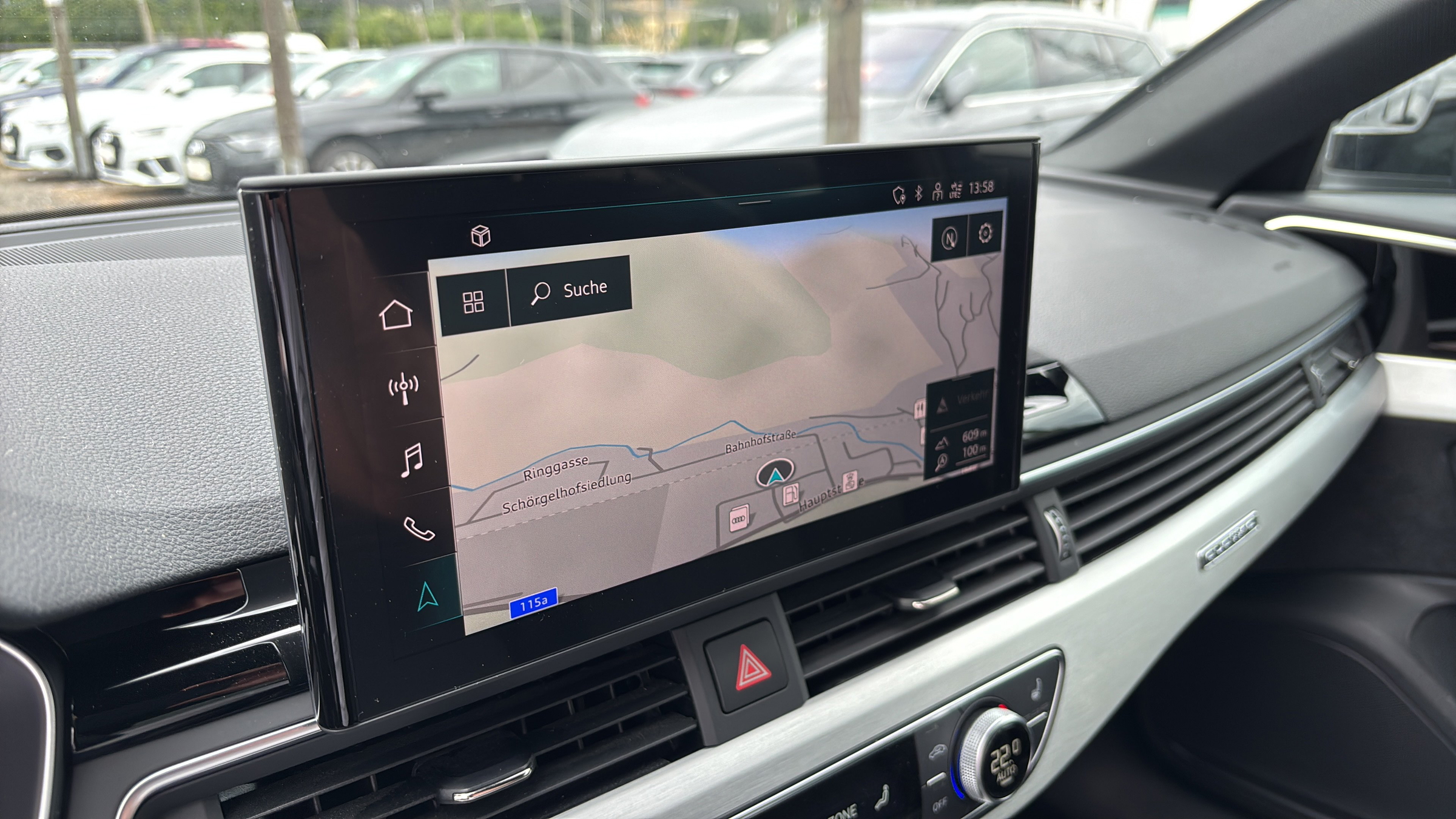 Audi A4 40 2.0 TDI quattro S-Line | Bild 16 von 24