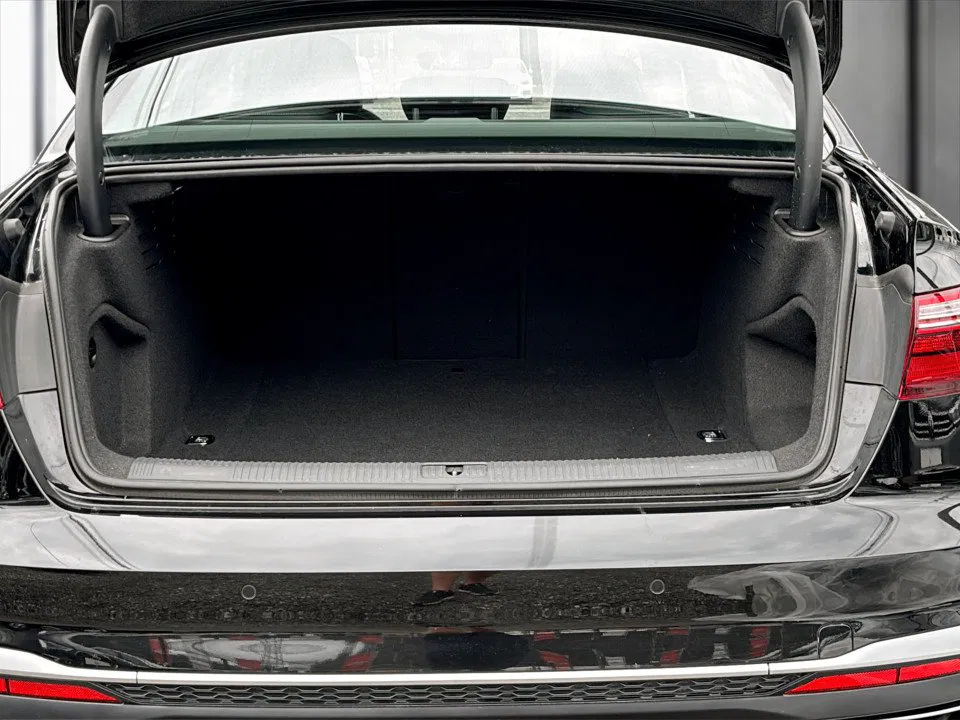 Audi A4 40 2.0 TDI quattro S-Line | Bild 20 von 24