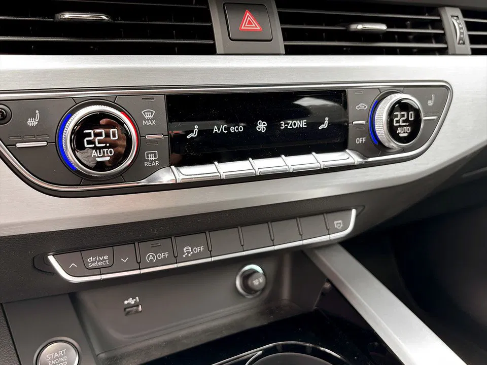 Audi A4 40 2.0 TDI quattro S-Line | Bild 22 von 24