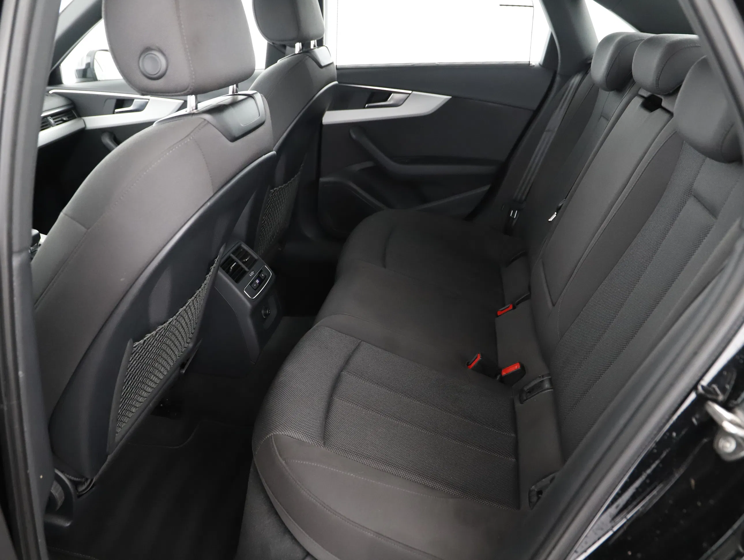 Audi A4 40 TFSI S-Line Aut. | Bild 19 von 22