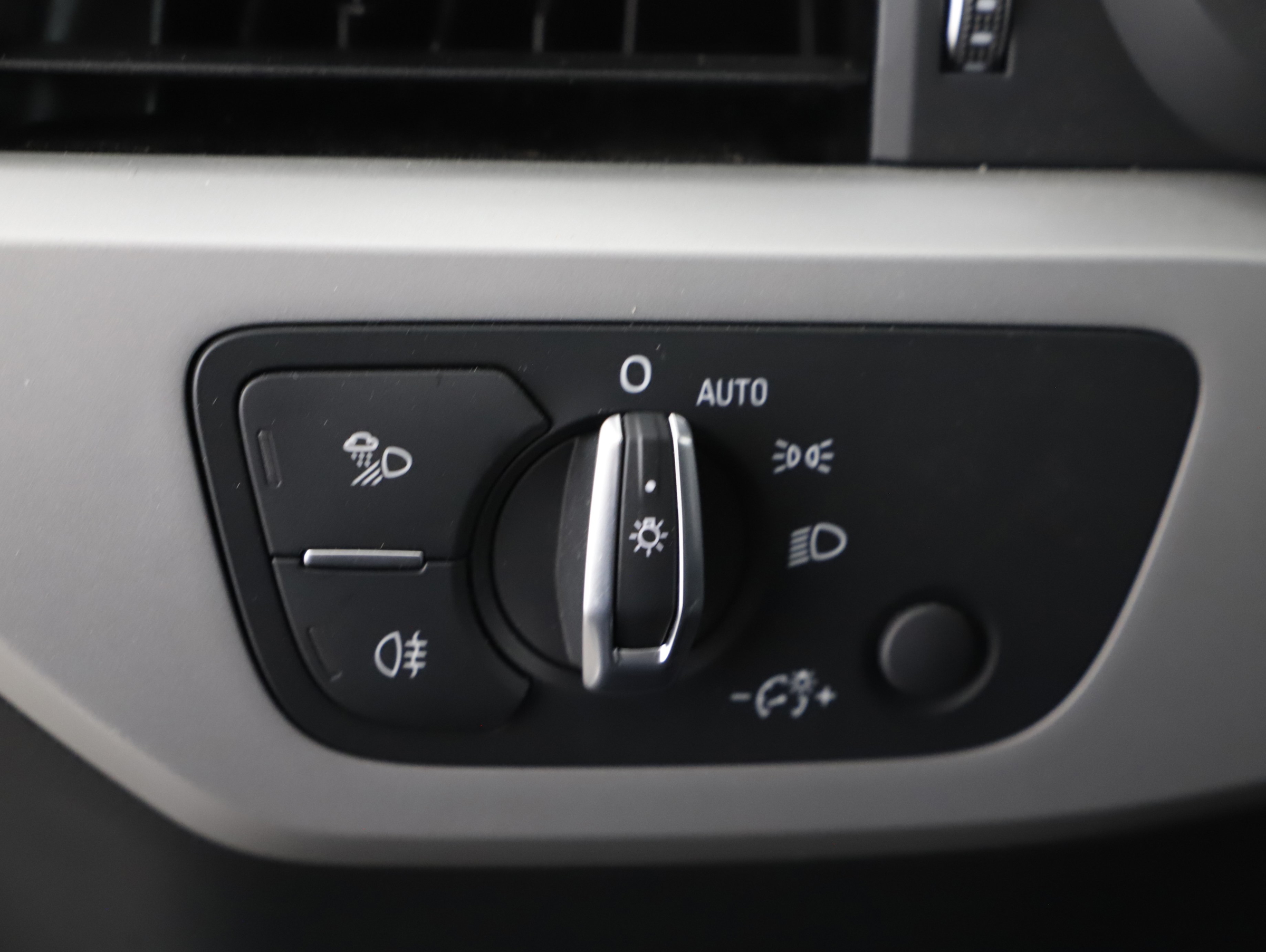 Audi A4 30 2.0 TDI advanced | Bild 14 von 22