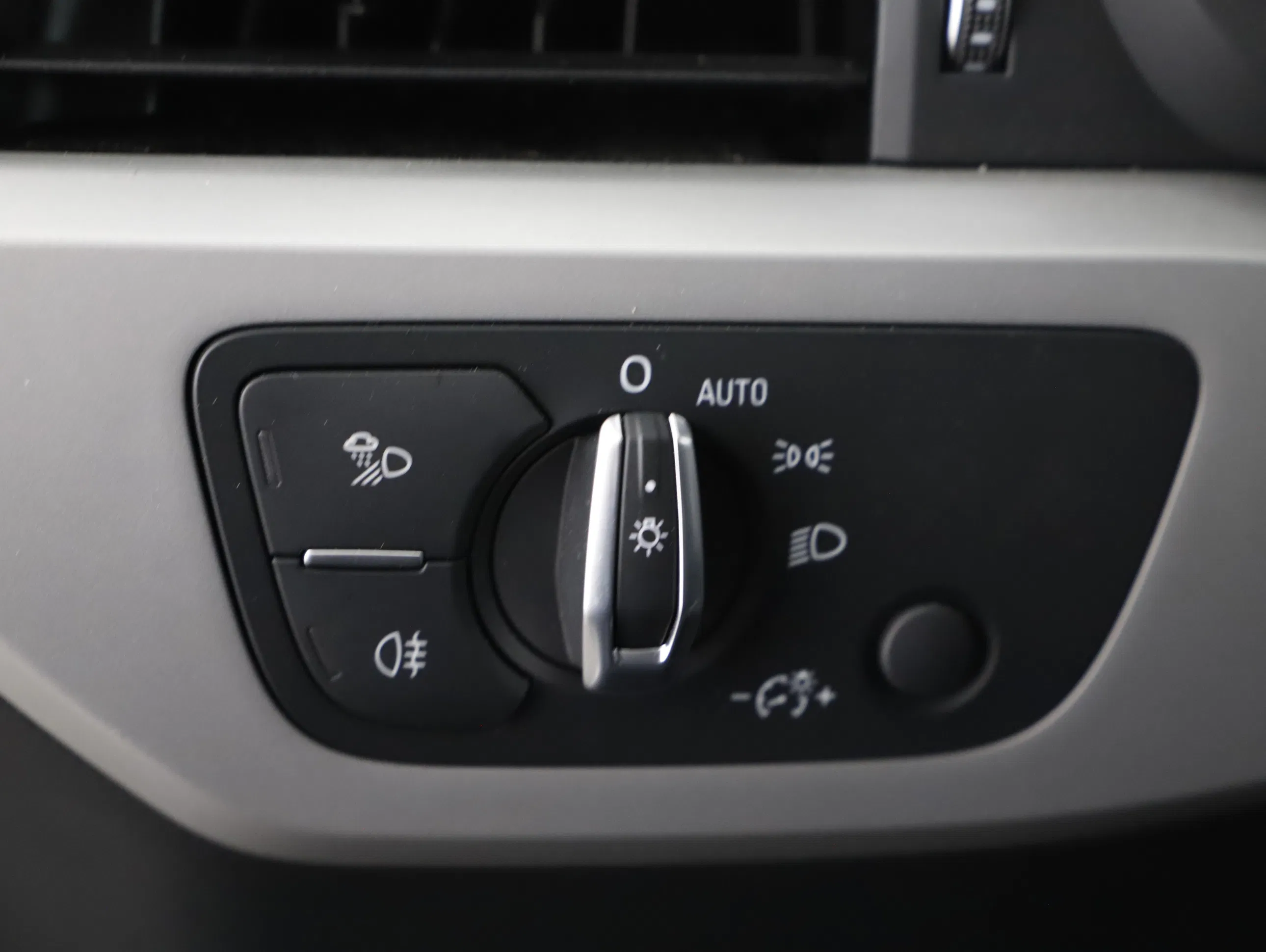 Audi A4 30 2.0 TDI advanced | Bild 14 von 22