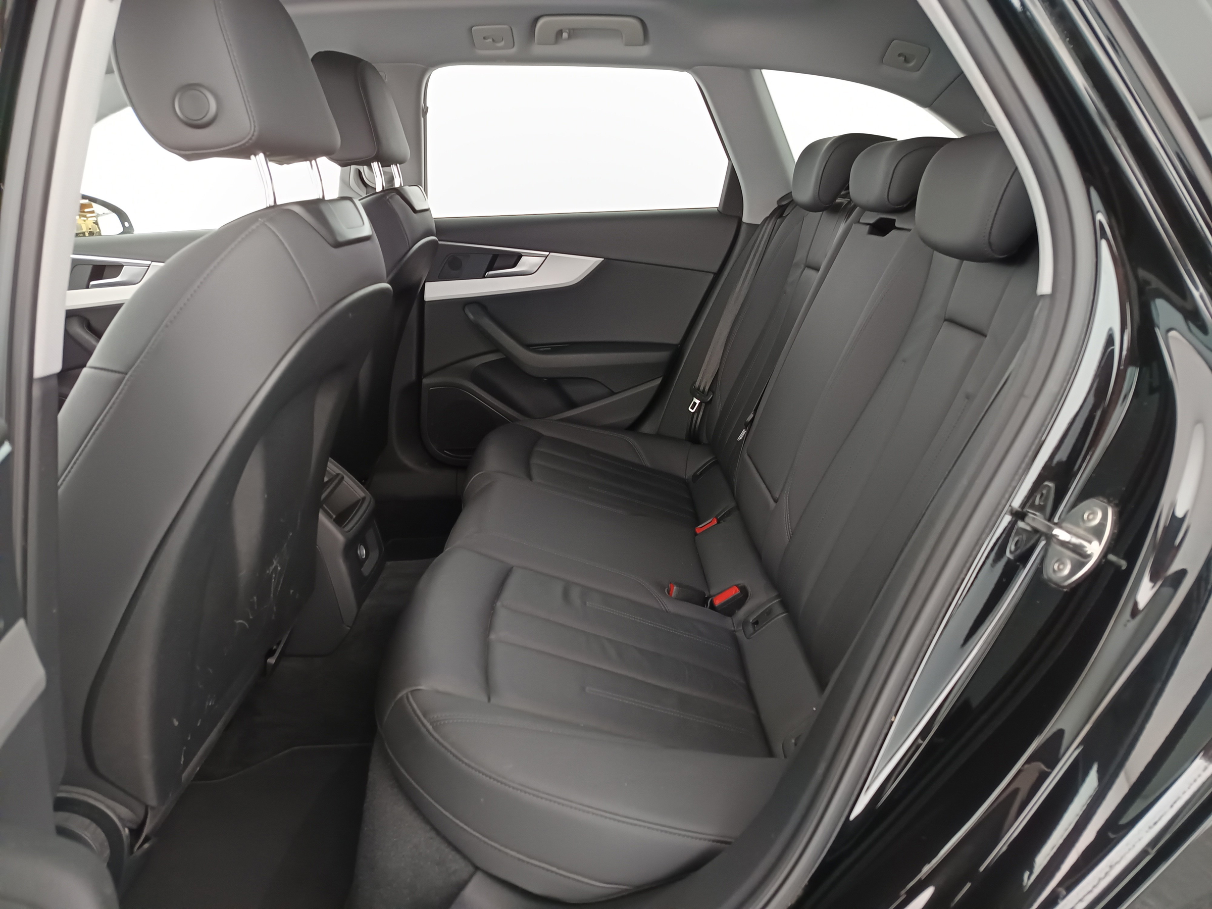 Audi A4 Avant 30 2.0 TDI advanced | Bild 26 von 31