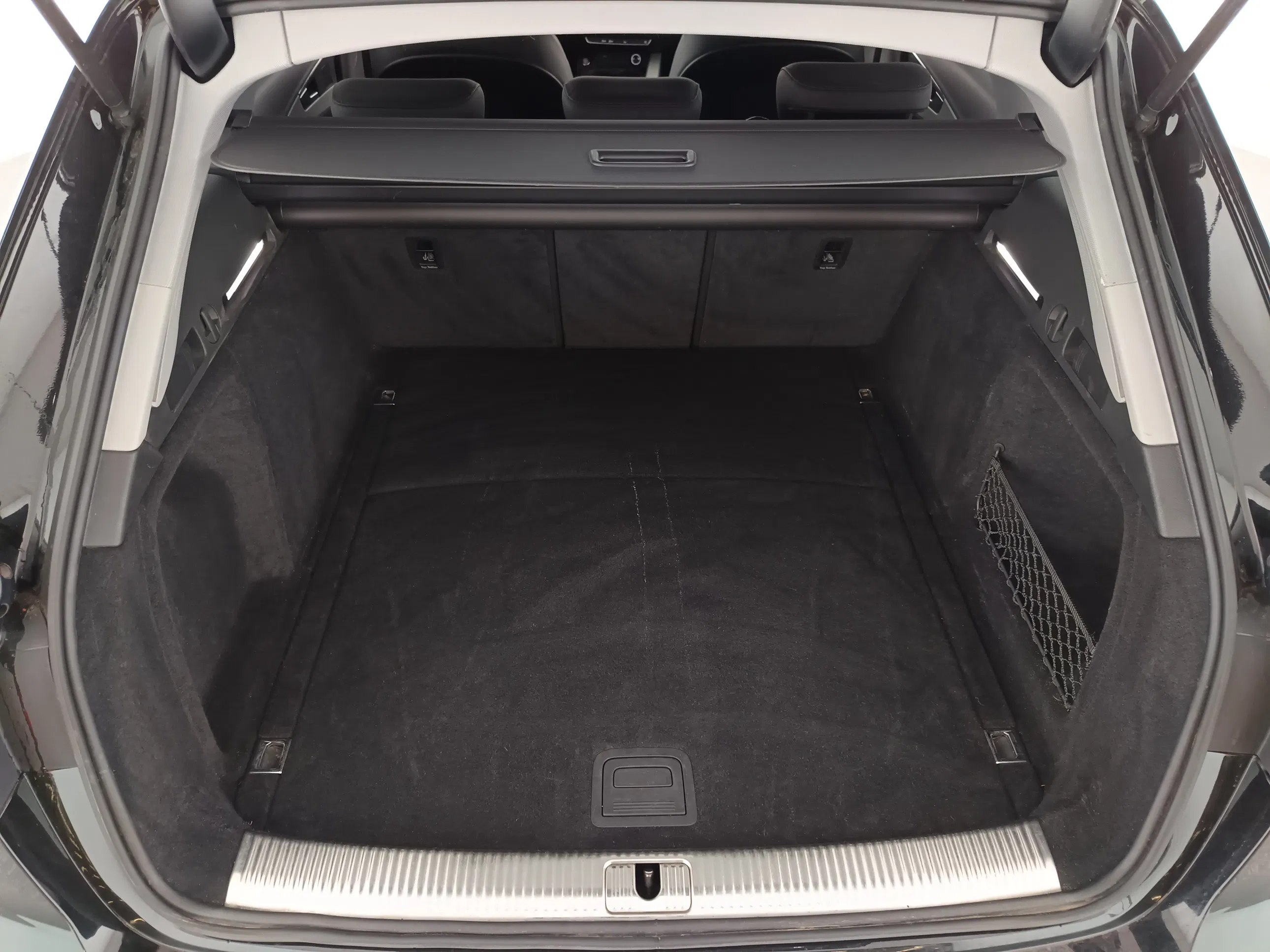 Audi A4 Avant 30 2.0 TDI advanced | Bild 27 von 31