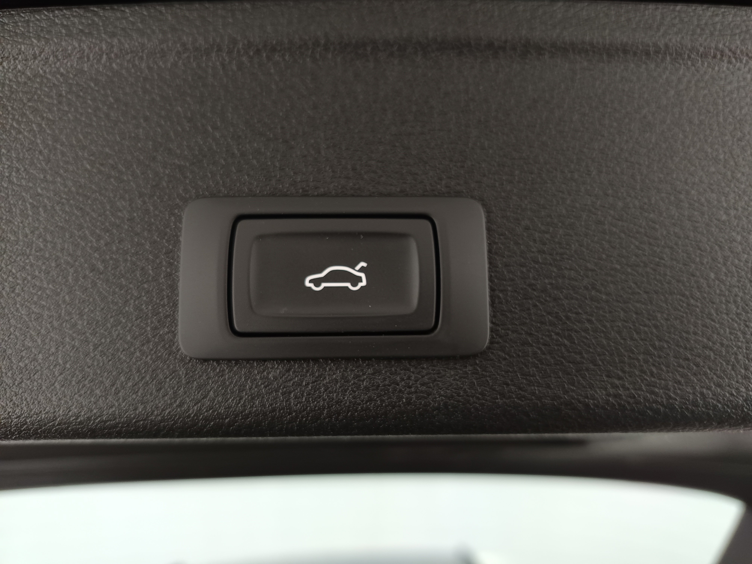 Audi A4 Avant 30 2.0 TDI advanced | Bild 28 von 31