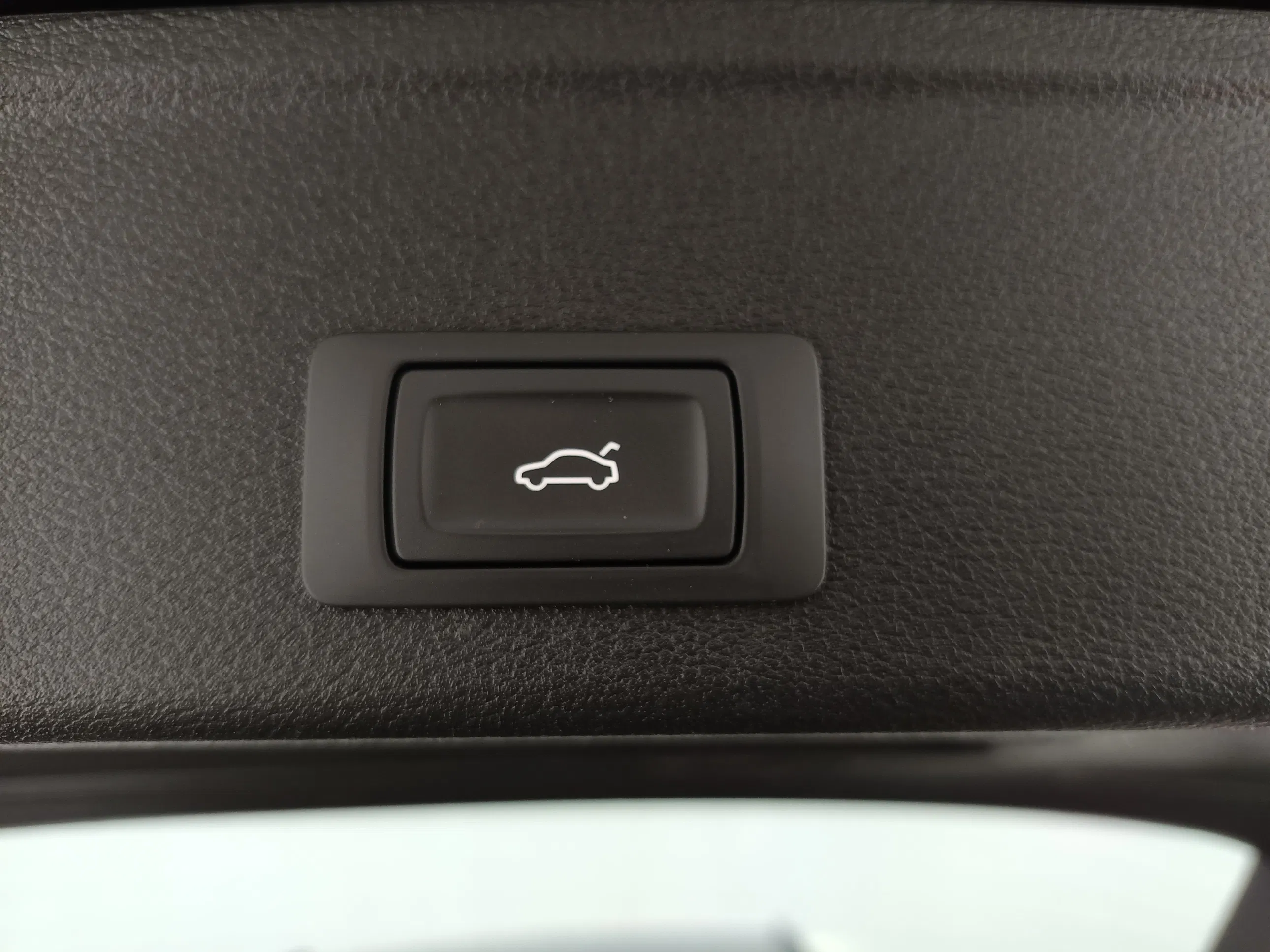 Audi A4 Avant 30 2.0 TDI advanced | Bild 28 von 31