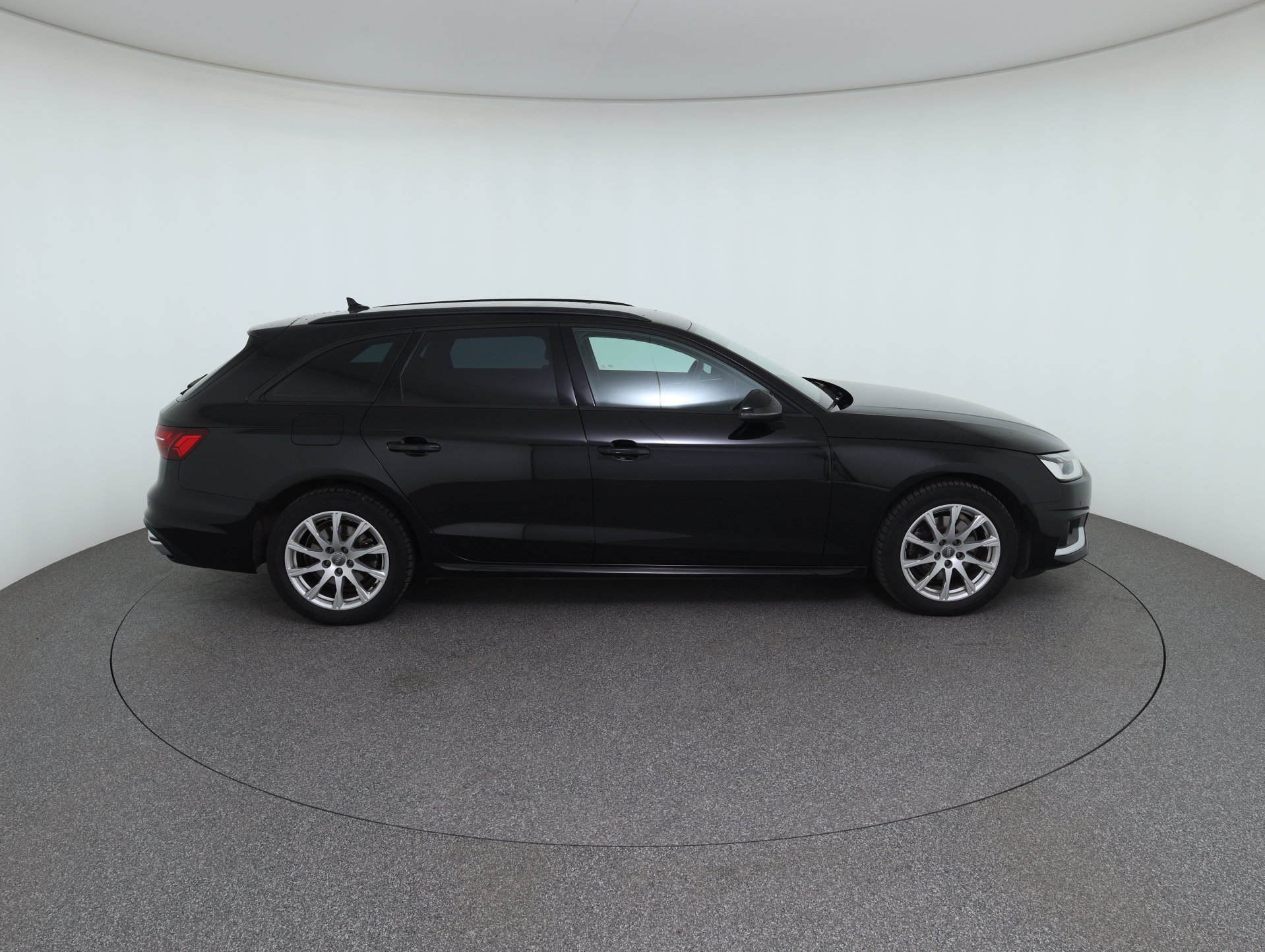 Audi A4 Avant 30 2.0 TDI advanced | Bild 5 von 31