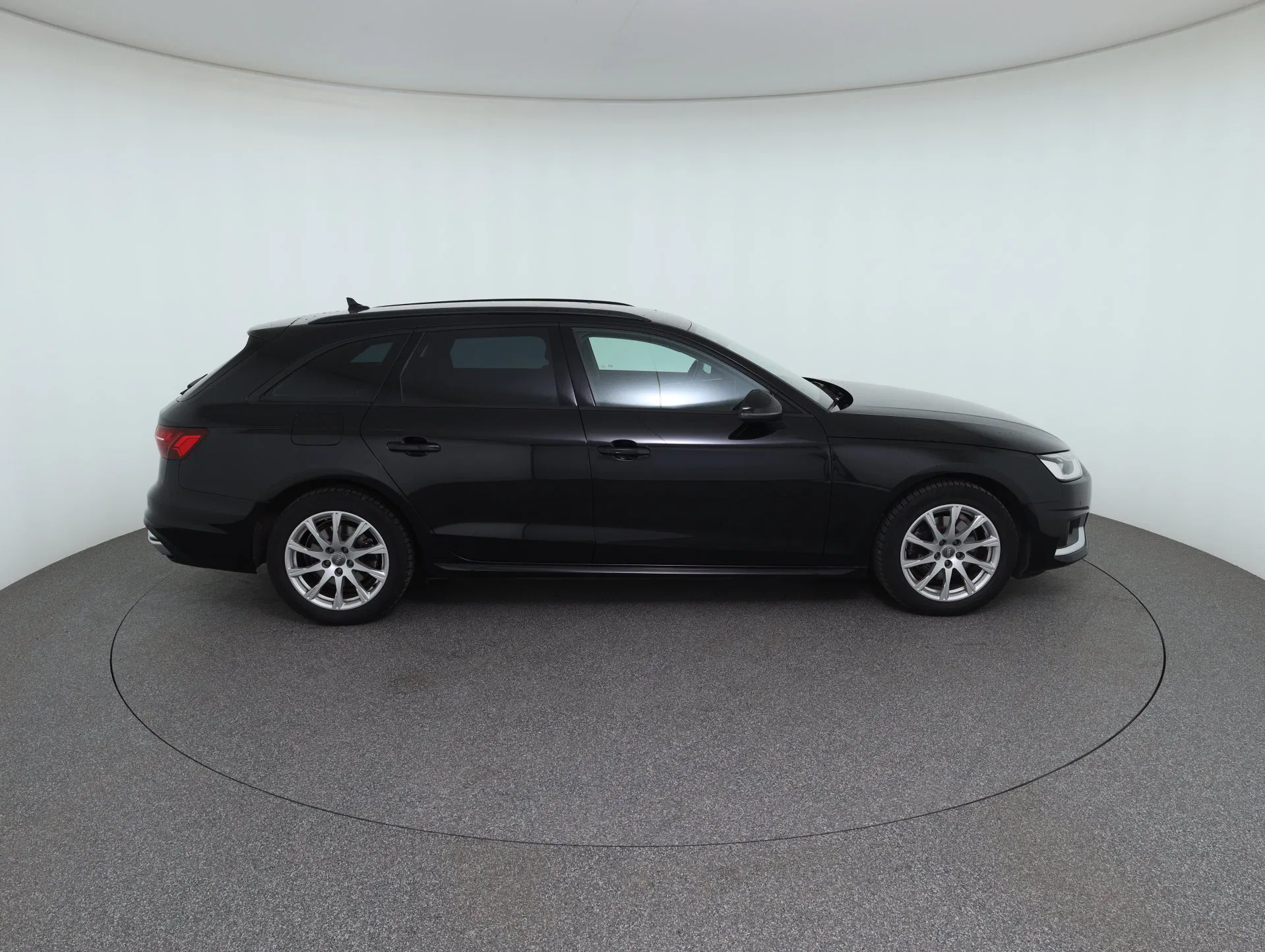 Audi A4 Avant 30 2.0 TDI advanced | Bild 5 von 31