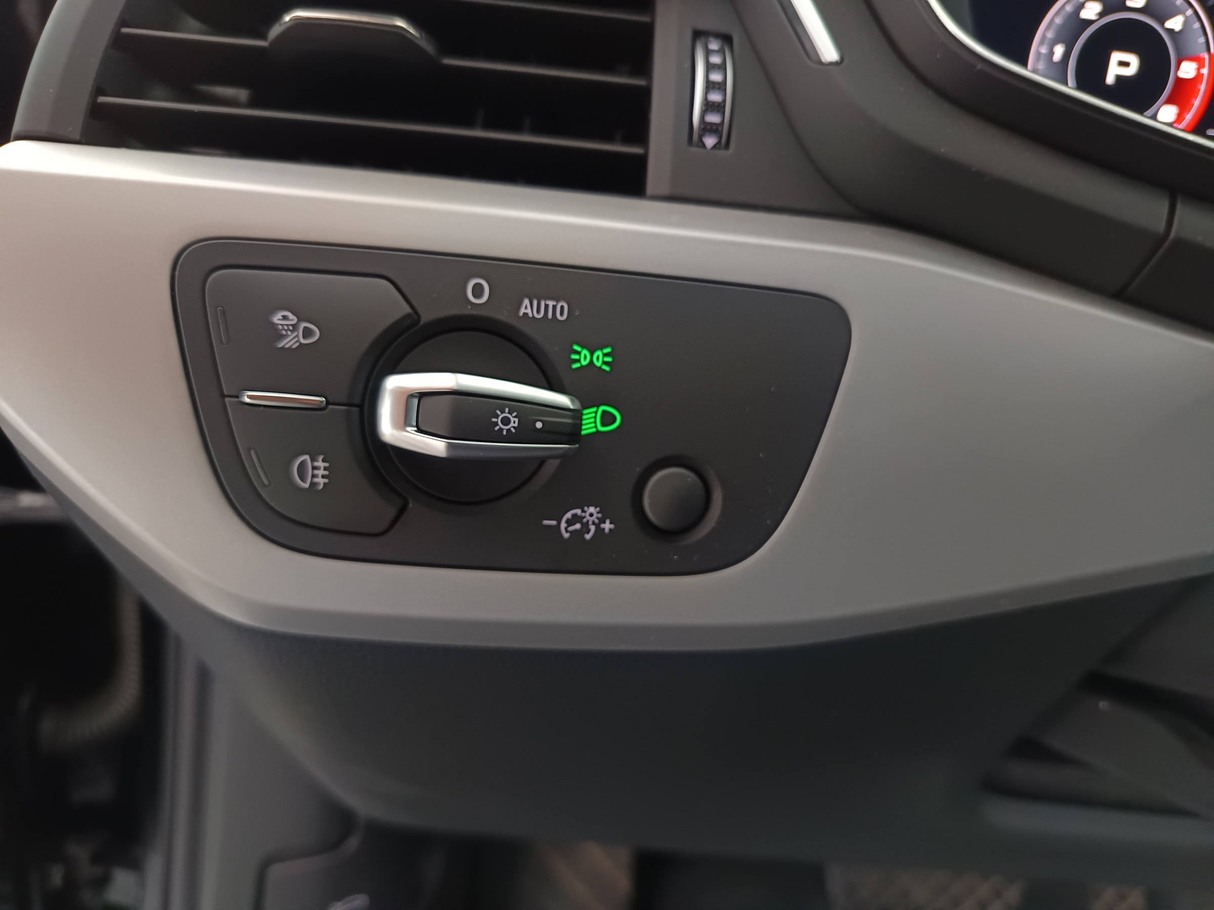 Audi A4 Avant 30 2.0 TDI advanced | Bild 9 von 31