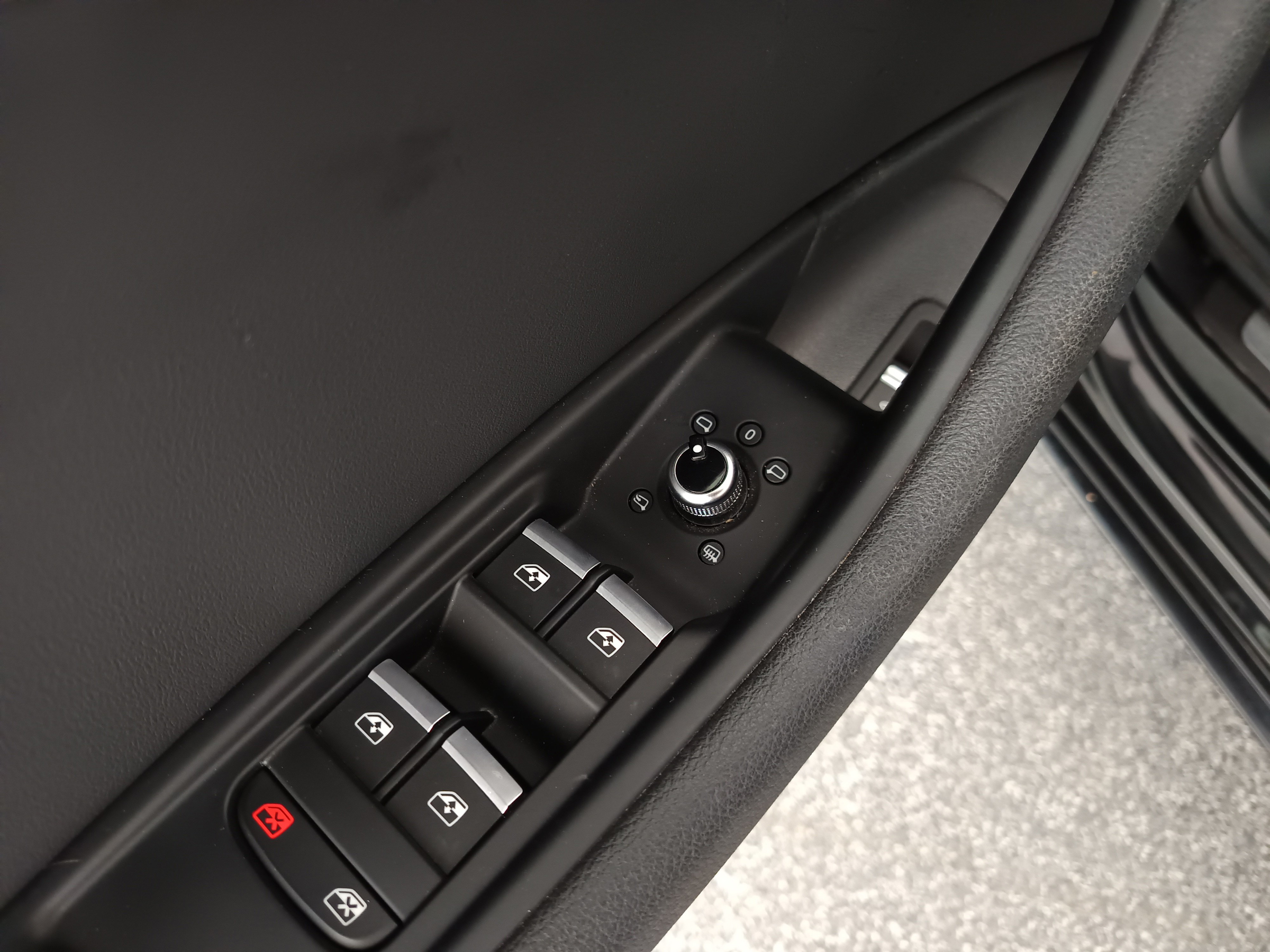 Audi A4 Avant 30 2.0 TDI advanced | Bild 10 von 31