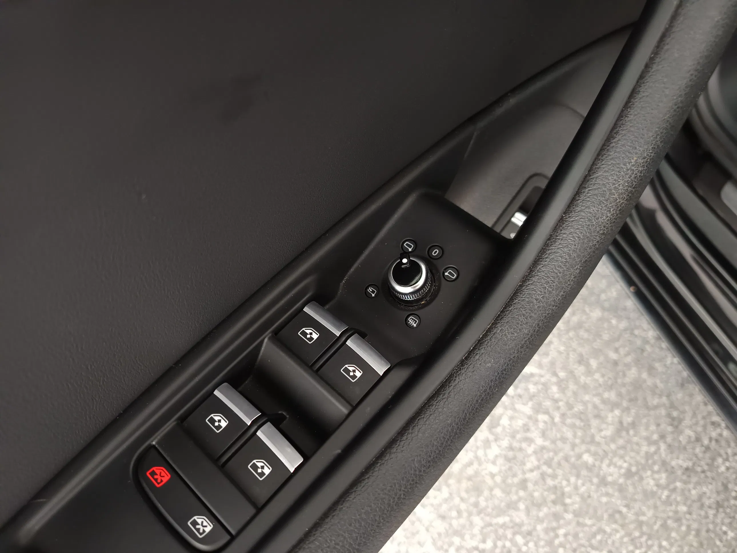 Audi A4 Avant 30 2.0 TDI advanced | Bild 10 von 31