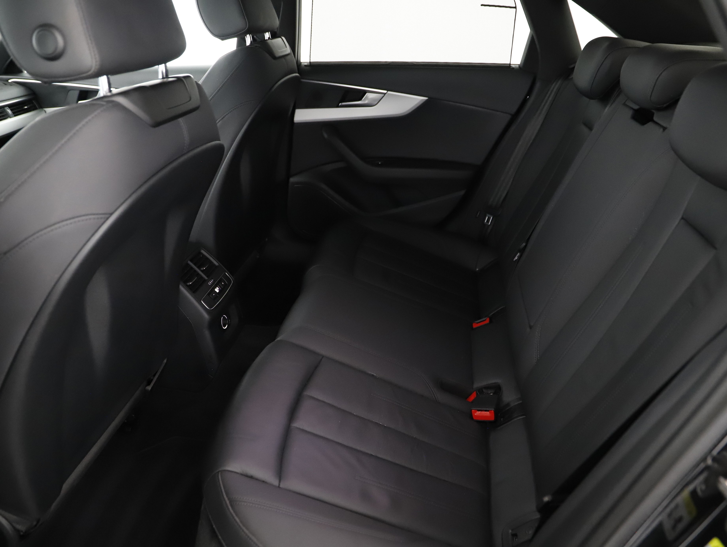 Audi A4 45 3.0 TDI quattro advanced | Bild 23 von 31