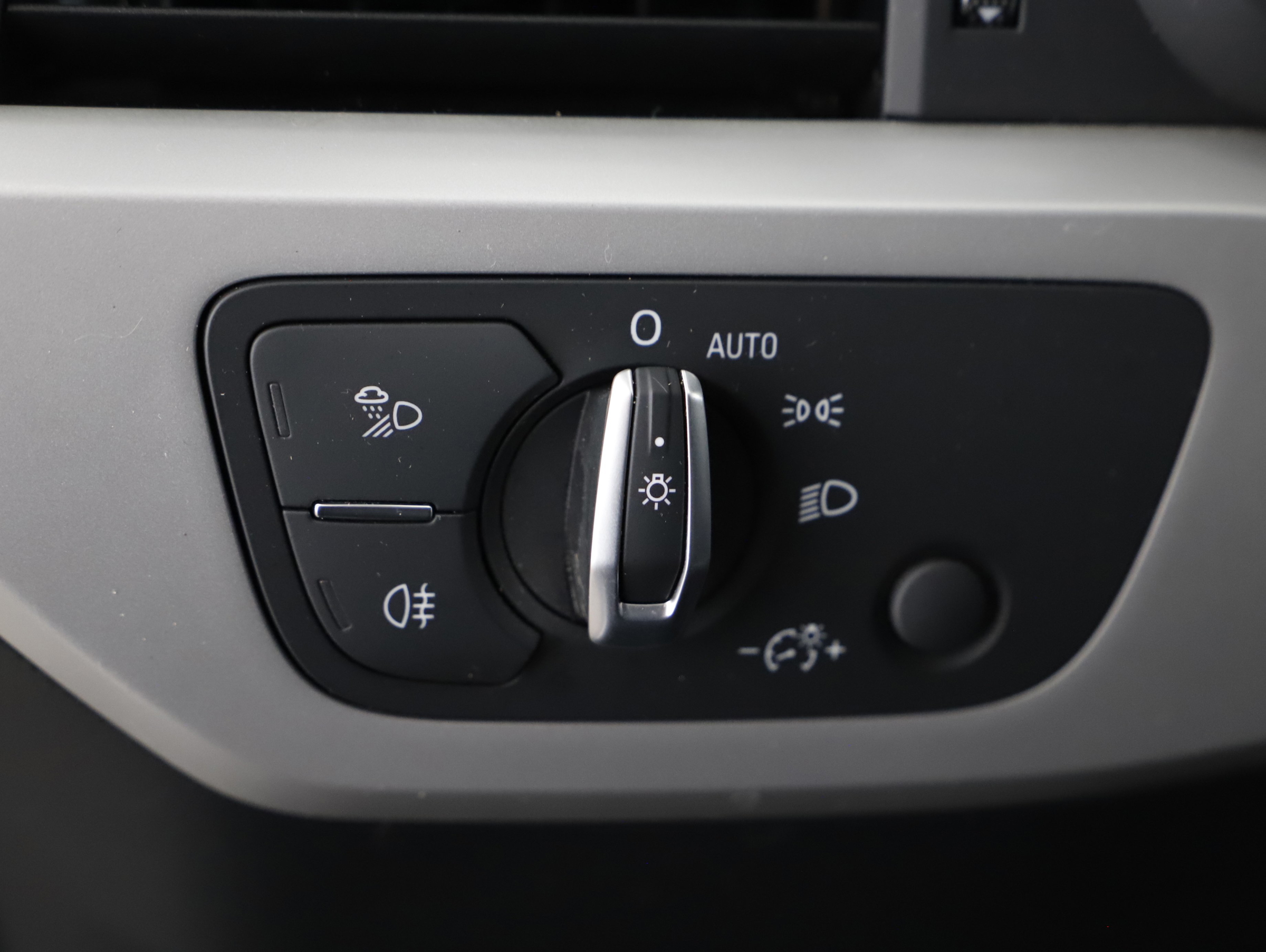 Audi A4 45 3.0 TDI quattro advanced | Bild 27 von 31